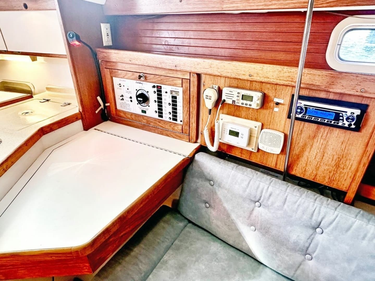 1996 Catalina 320 - Image 16