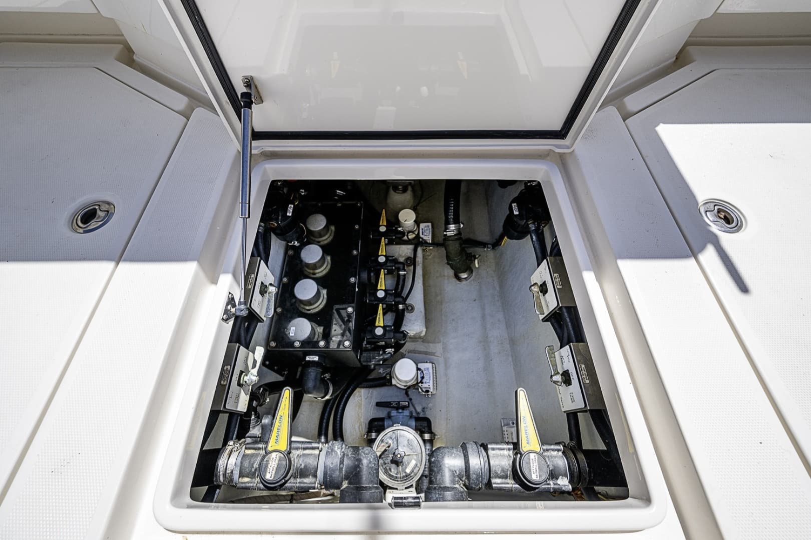2023 SeaVee 390B - Image 17