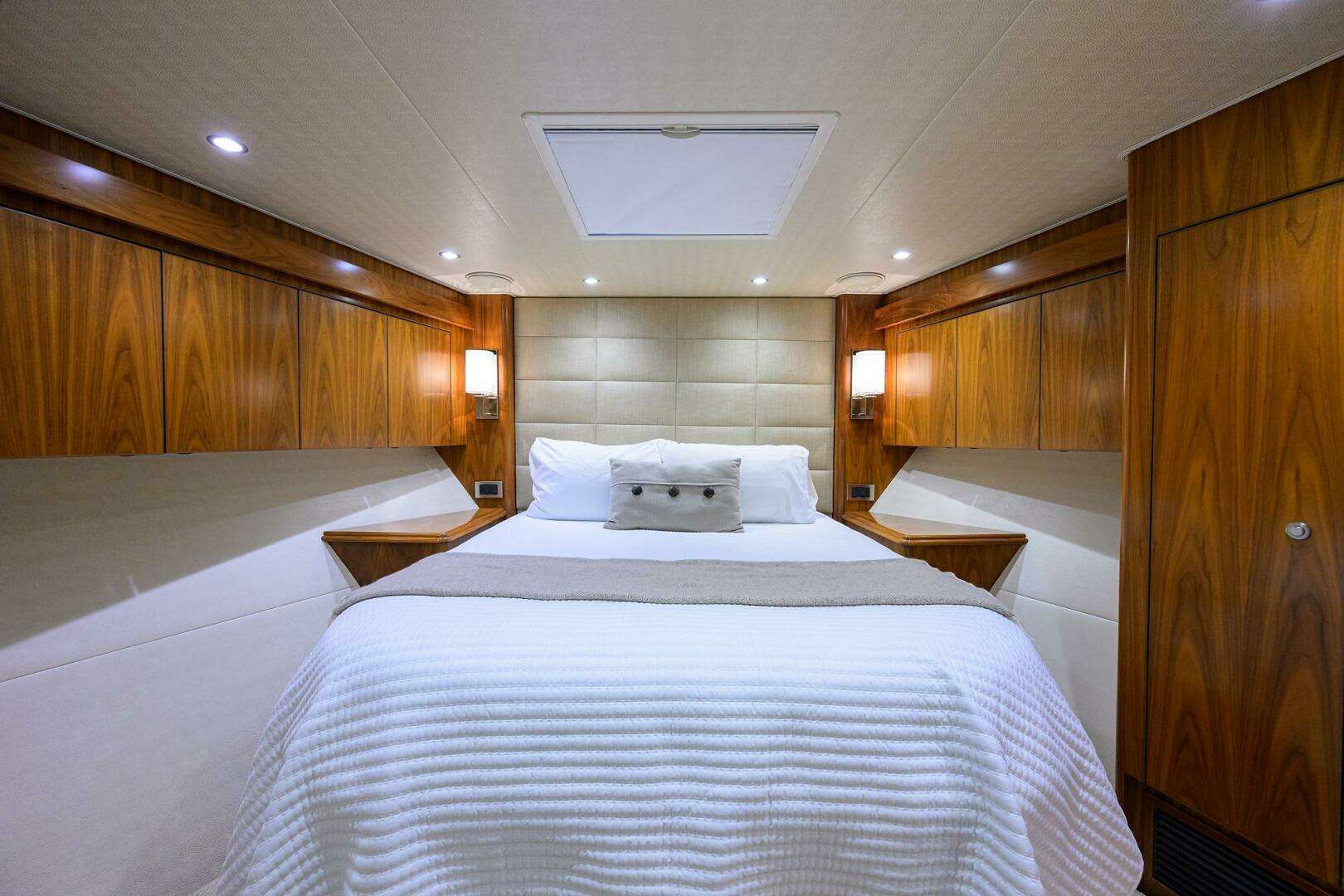 2017 Viking 92 Enclosed Bridge - Image 54
