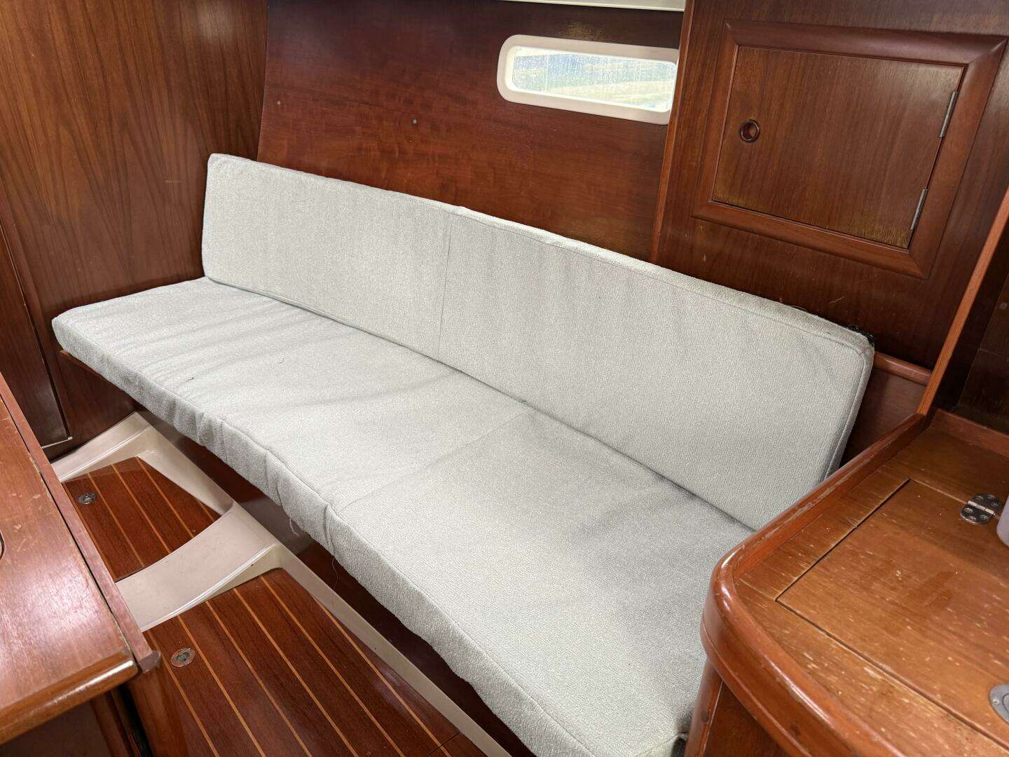 1998 Beneteau — - Image 12