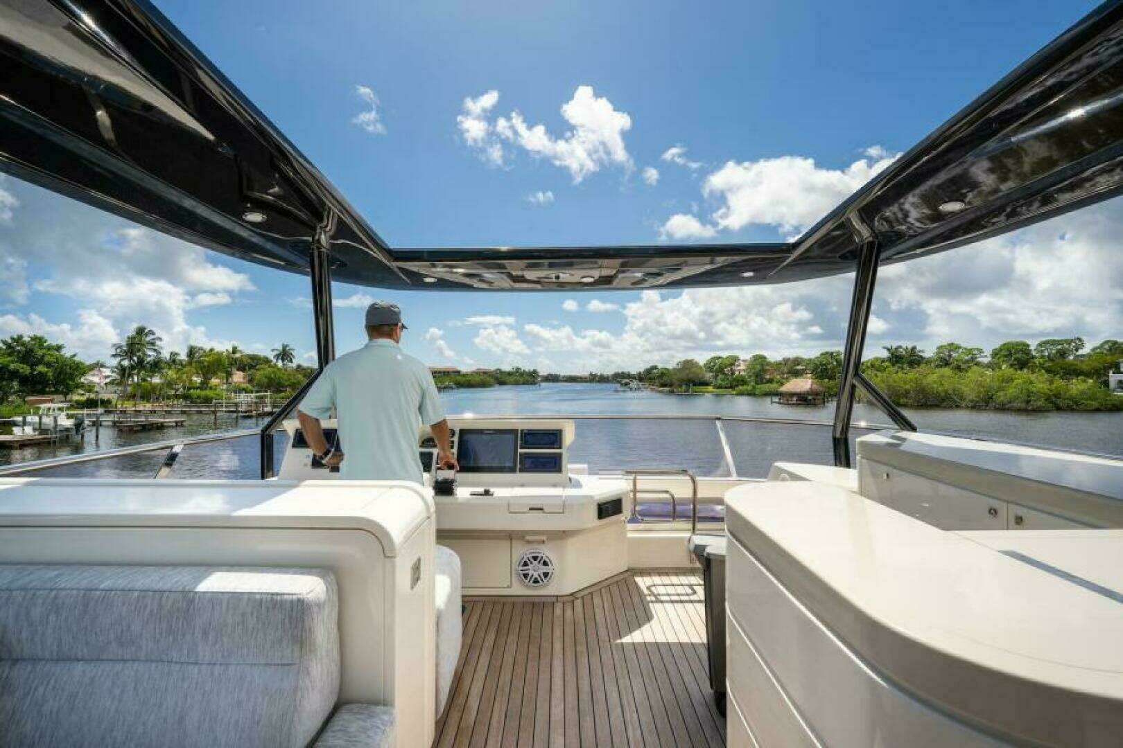 2015 Monte Carlo Yachts MCY86 - Image 36