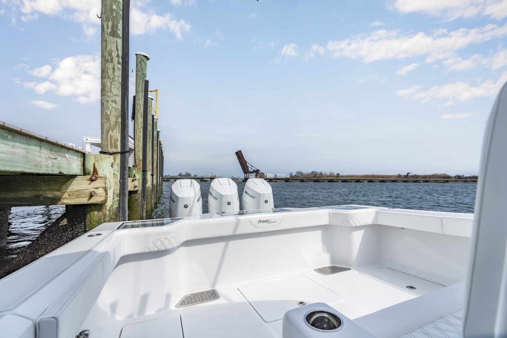 2026 Front Runner 39 Center Console - Image 36