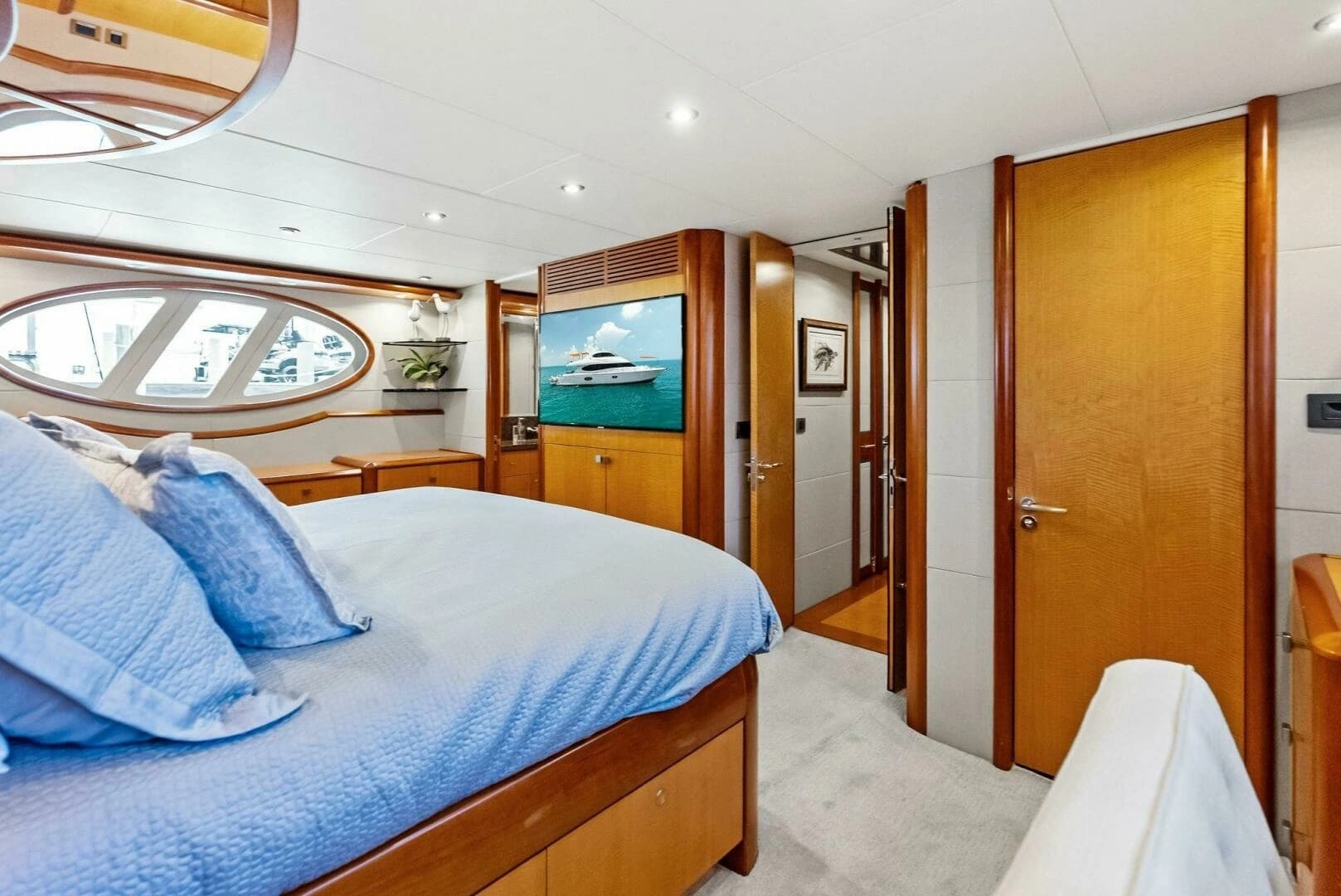 2006 Lazzara Yachts 84 Skylounge - Image 52