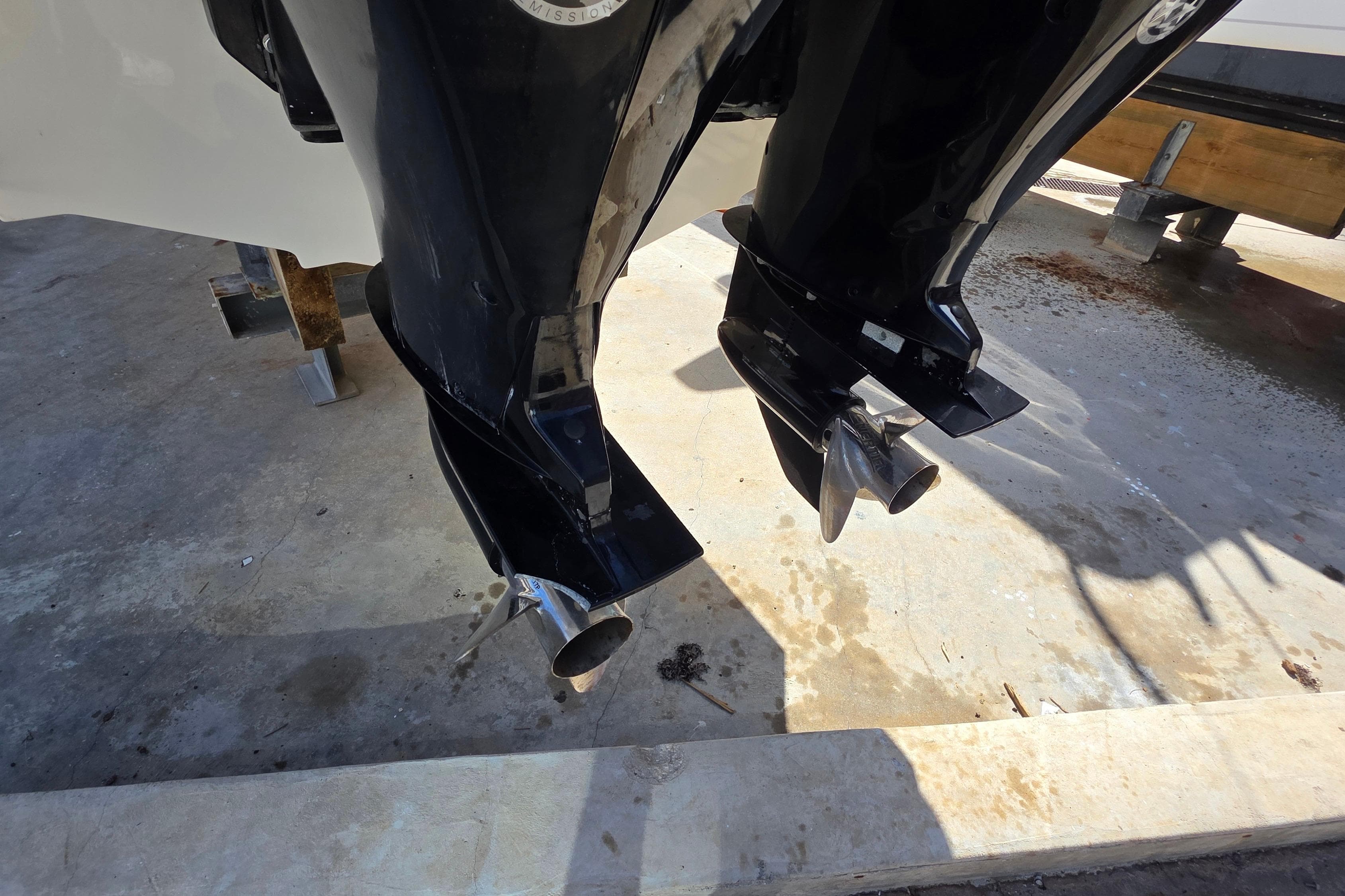 2015 Boston Whaler 270 Vantage outboard motors on a concrete surface.