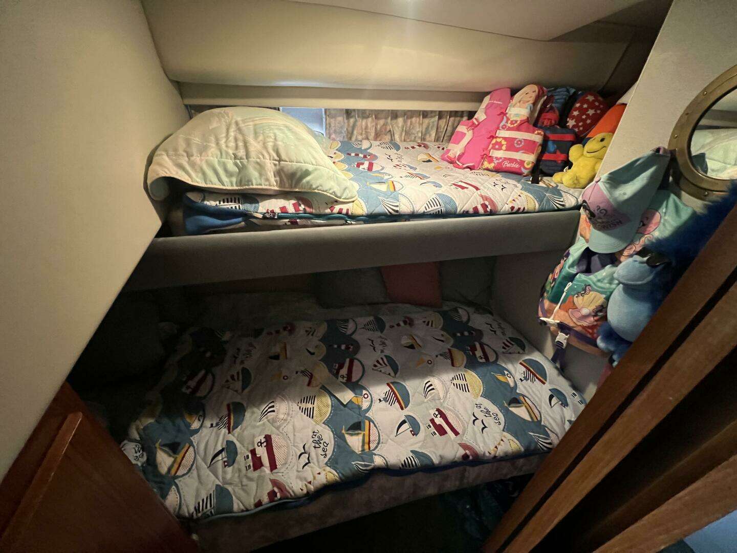 1994 Carver 370 Voyager - Image 10