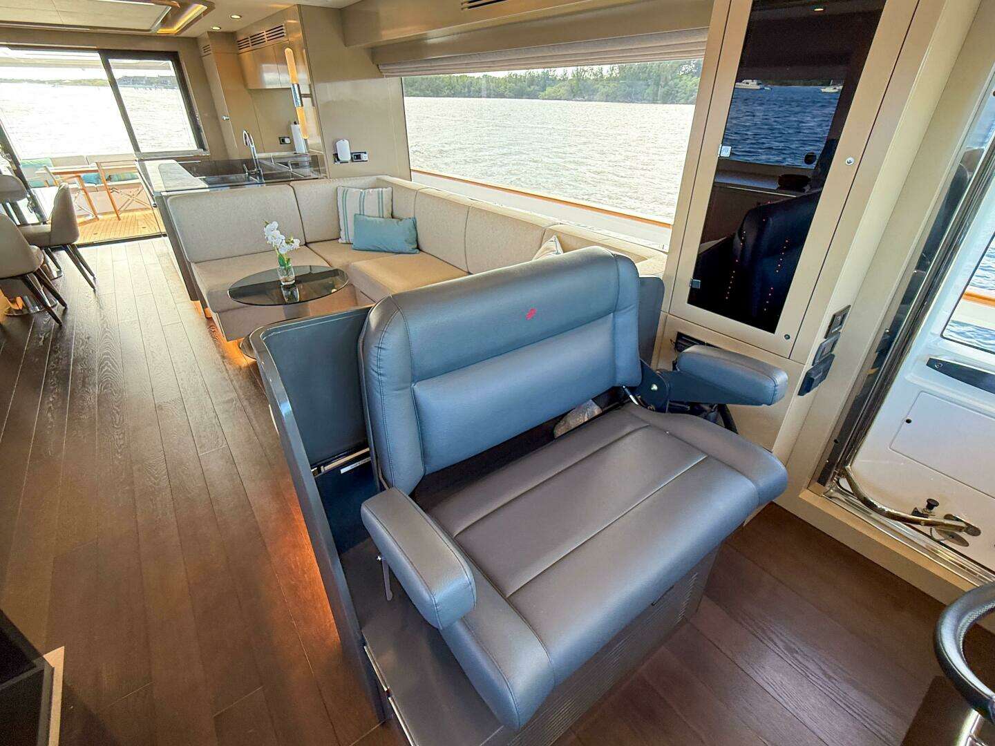 2023 Sirena 68 - Image 32