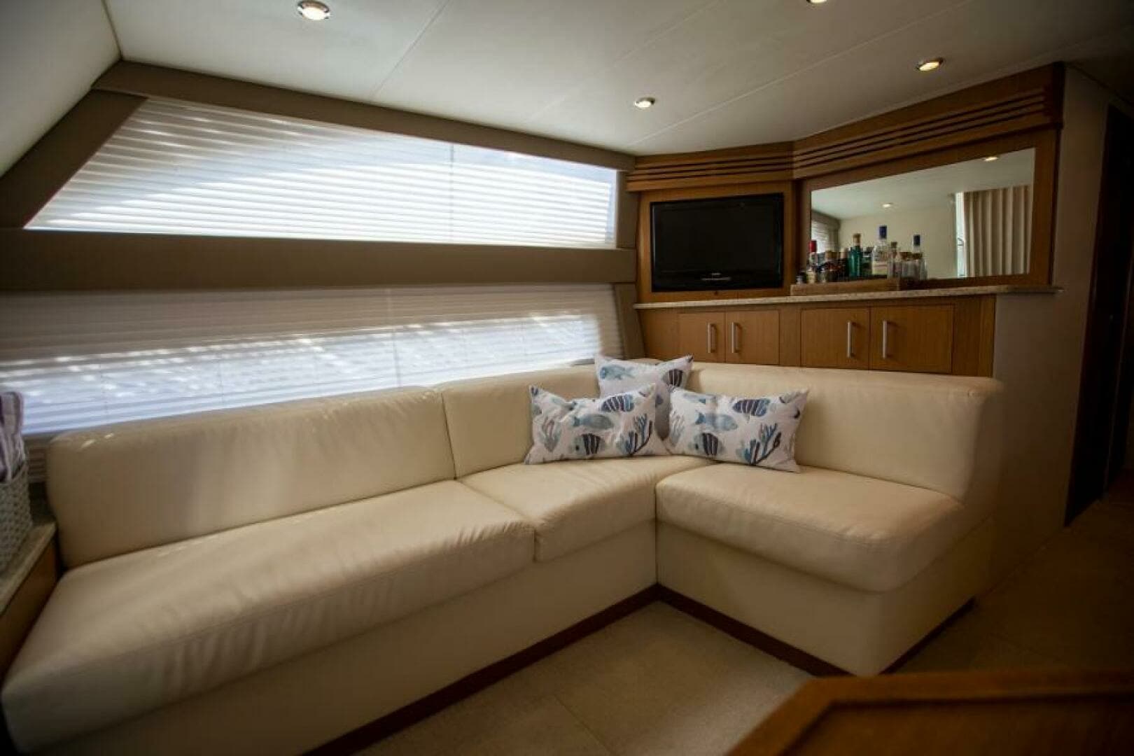 2012 Carver Sojourn - Image 25