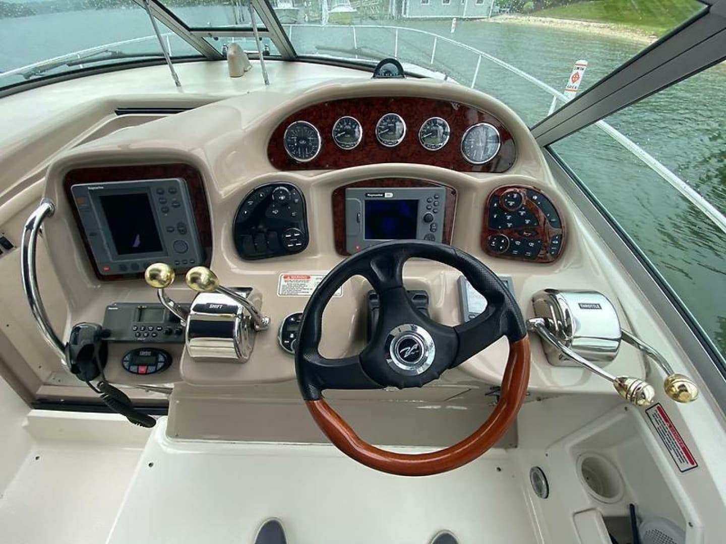 2004 Sea Ray 320 Sundancer - Image 10