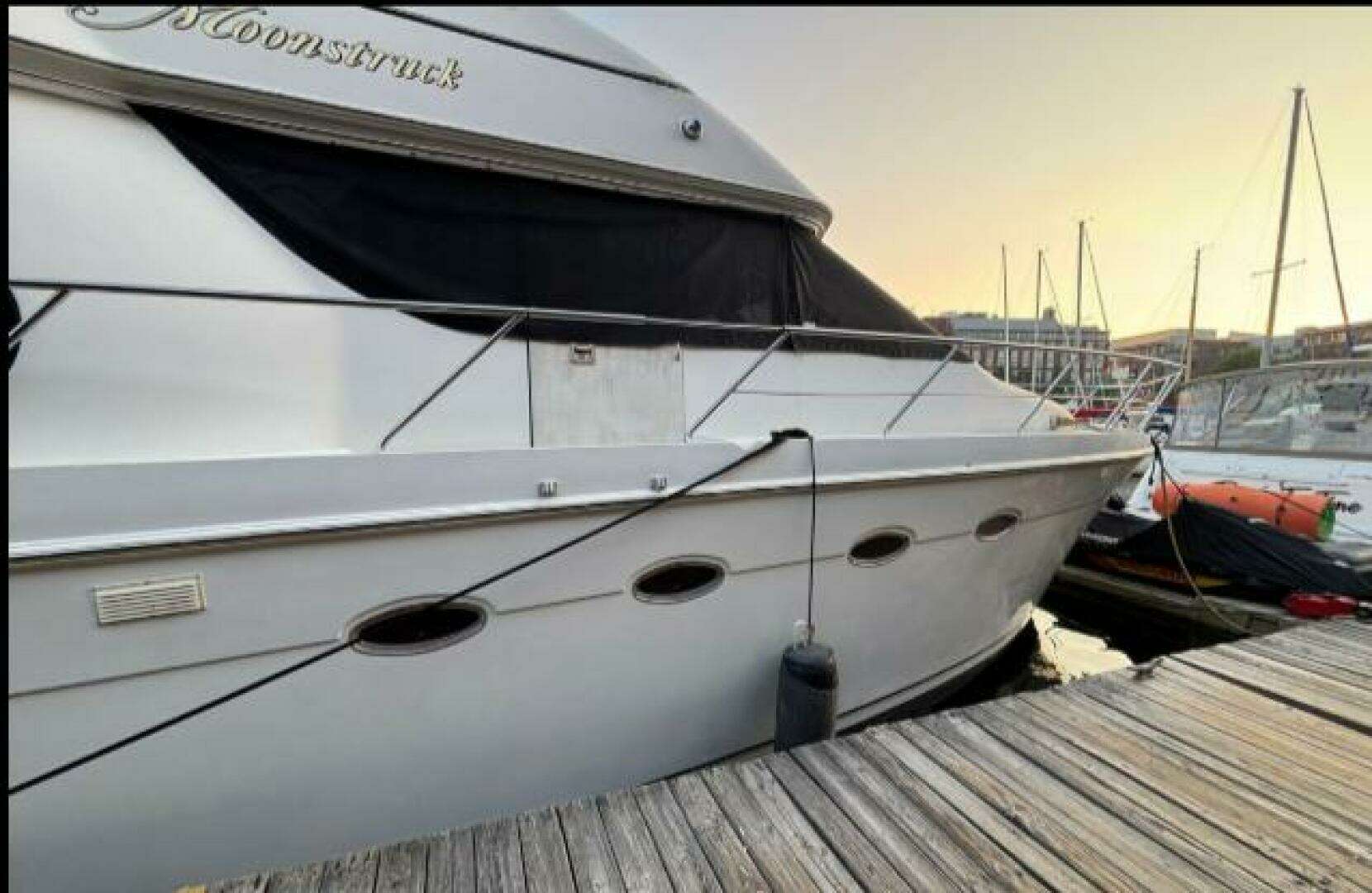 1998 Carver 530 Voyager - Image 11