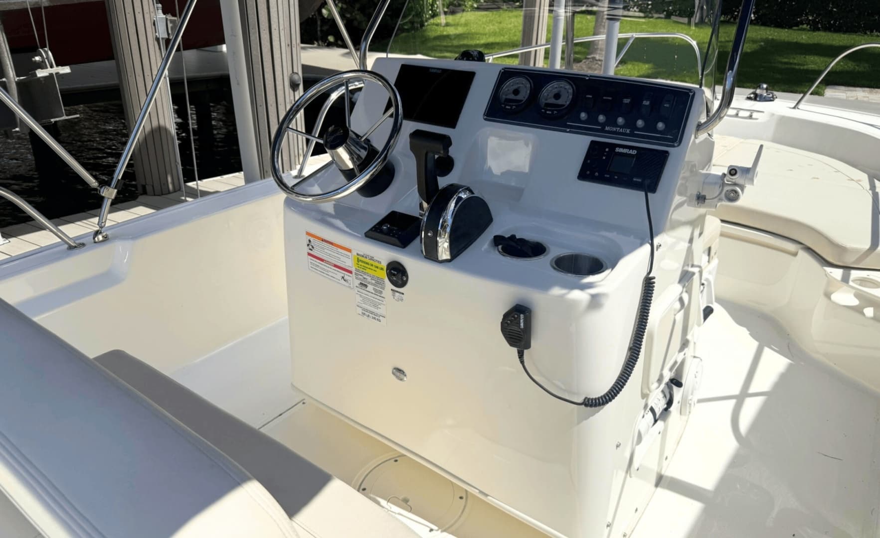 2023 Boston Whaler 190 Montauk - Image 16