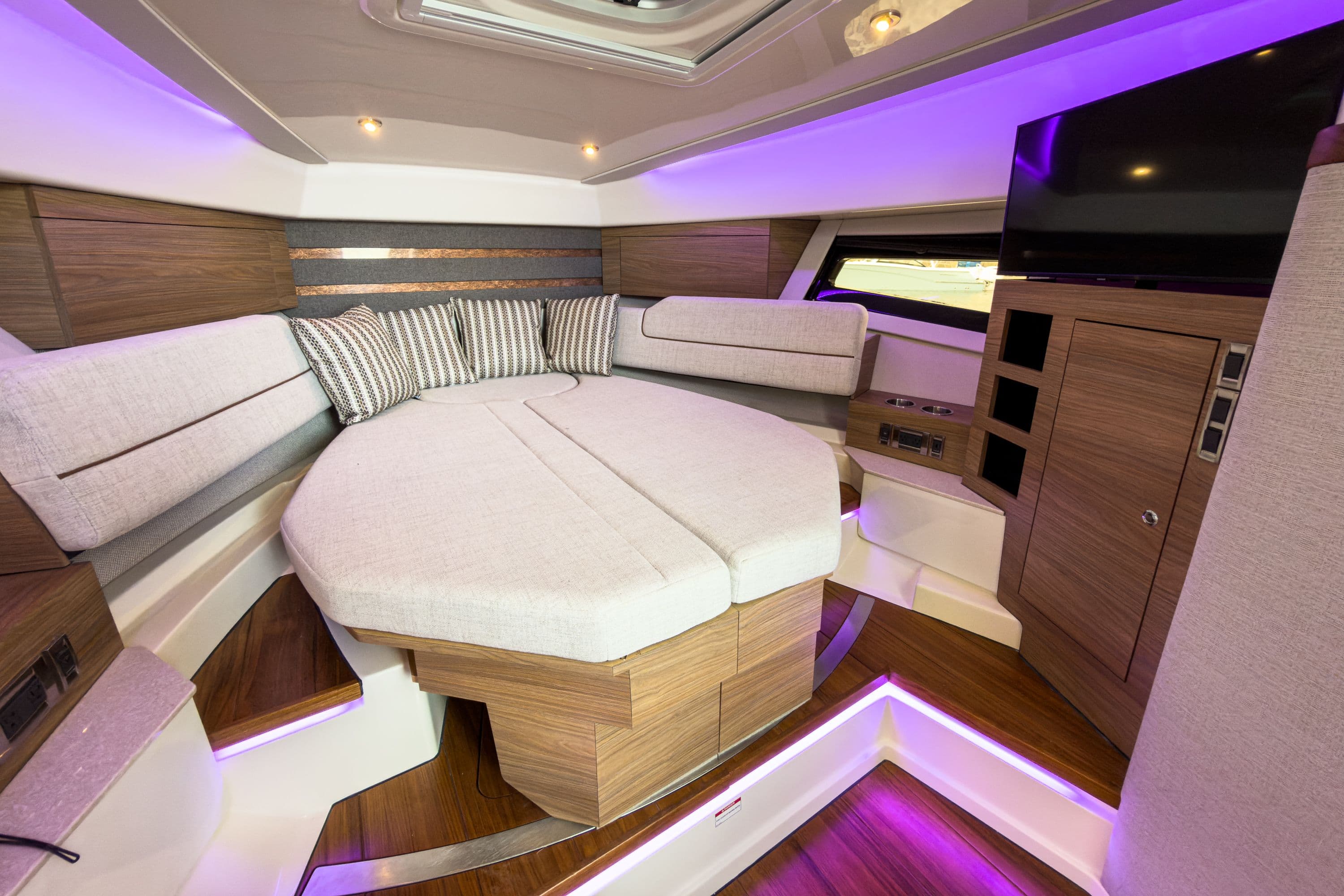 2026 Boston Whaler 365 Conquest - 23