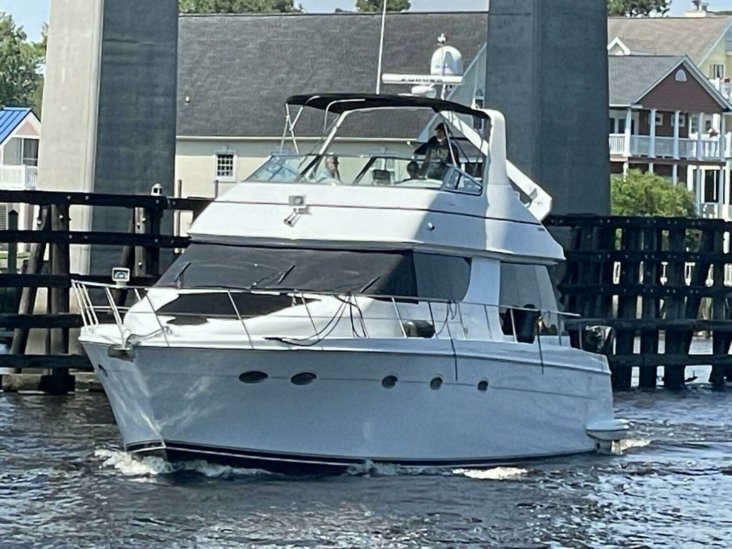 1998 Carver 53 Voyager - Image 3