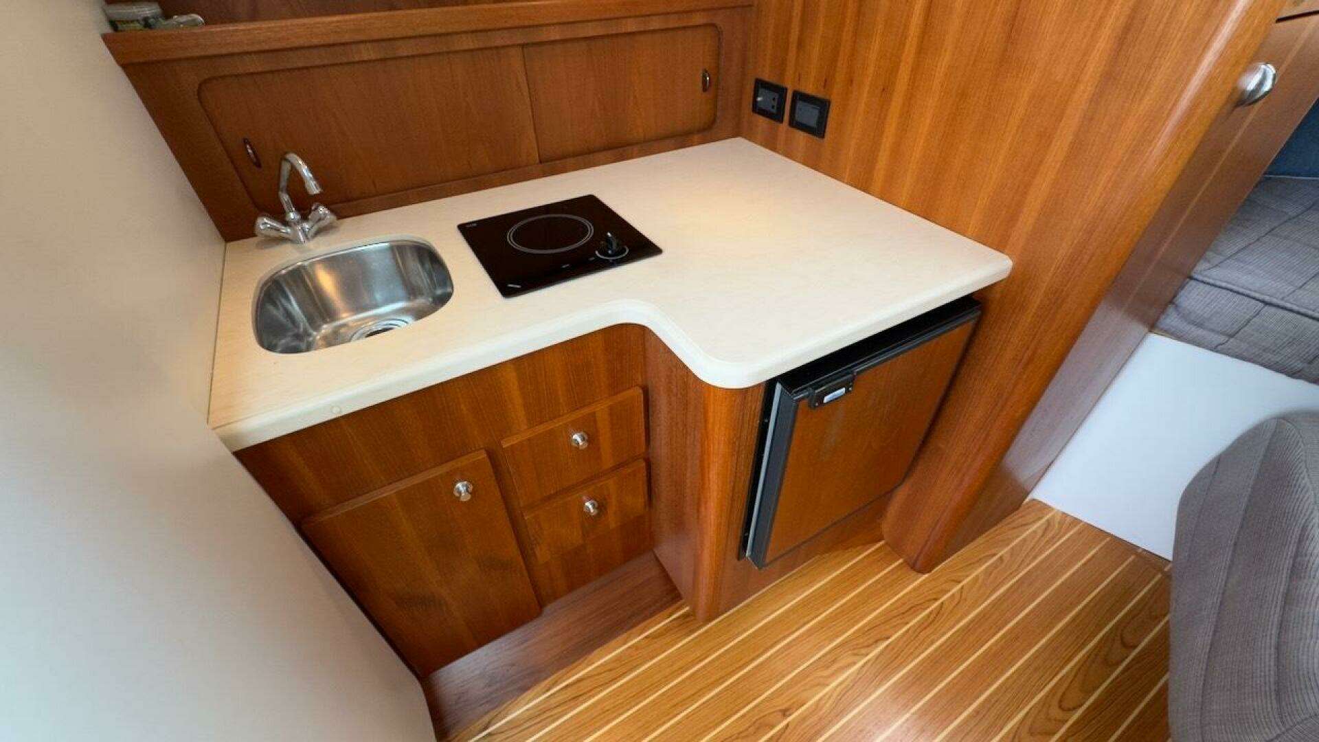 2005 Tiara Yachts 2900 Open - Image 27