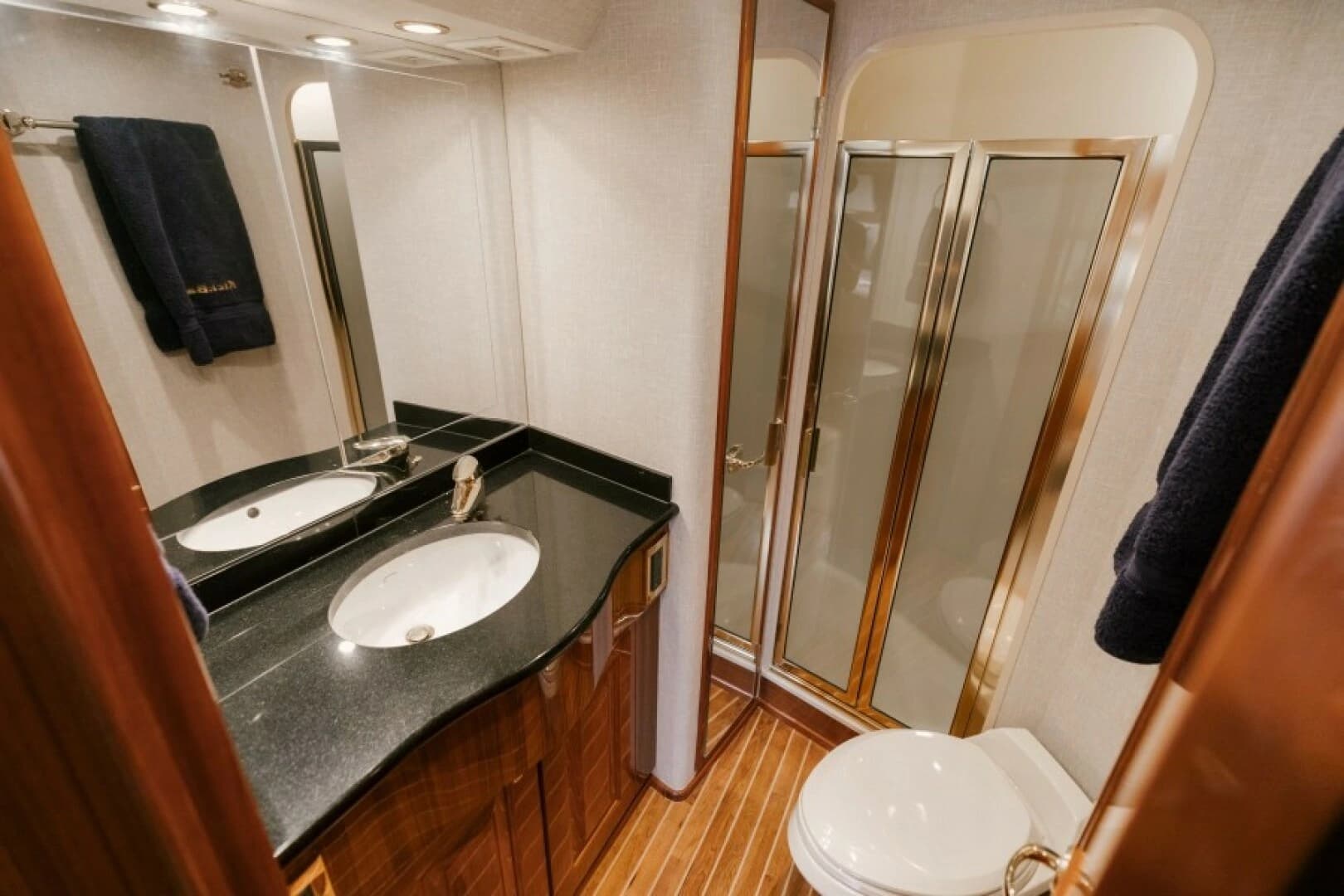 2006 Viking 74 Enclosed Bridge - Image 14