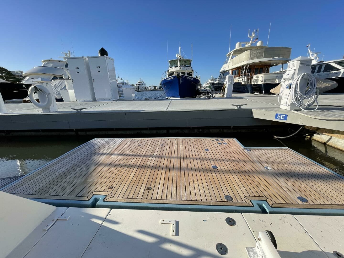 2006 Mochi Craft 74' Dolphin - Image 33