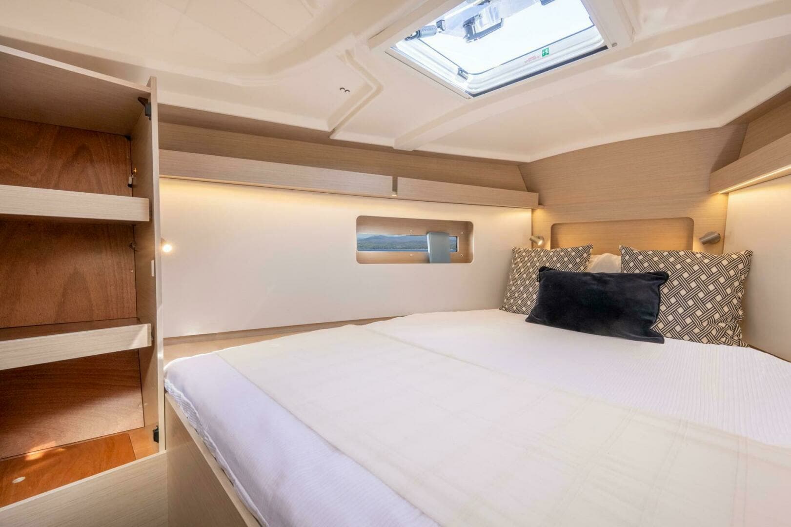 2026 Beneteau Oceanis 37.1 - Image 4