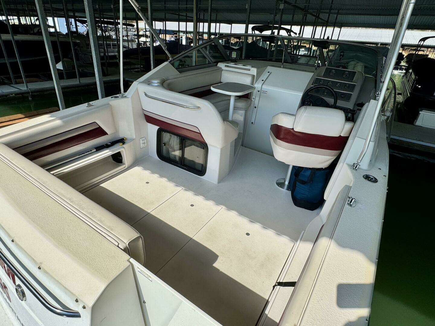 1994 Chaparral Signature 27 Cabin Cruiser - Image 13