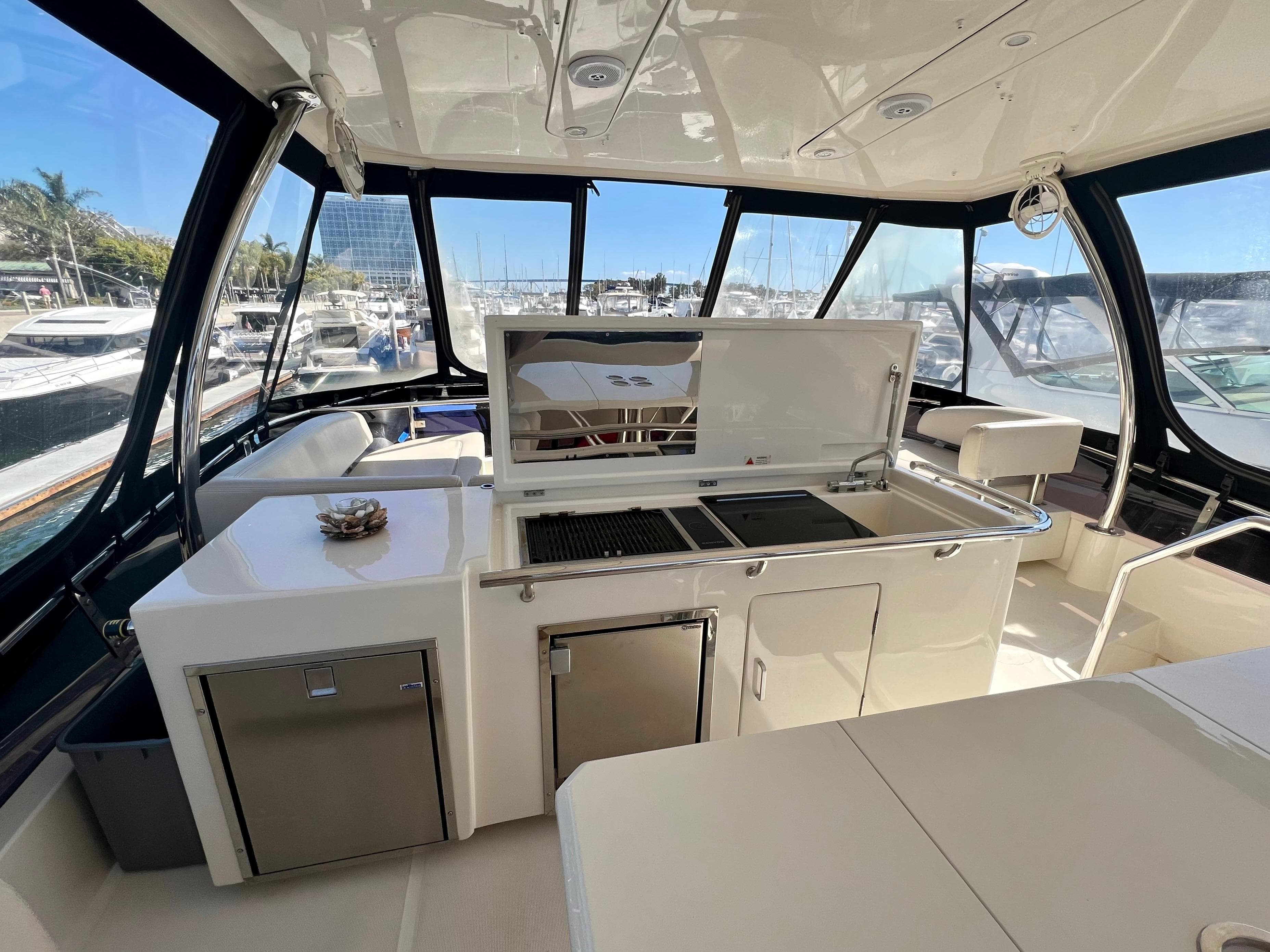 Flybridge Grill, Sink, Fridge