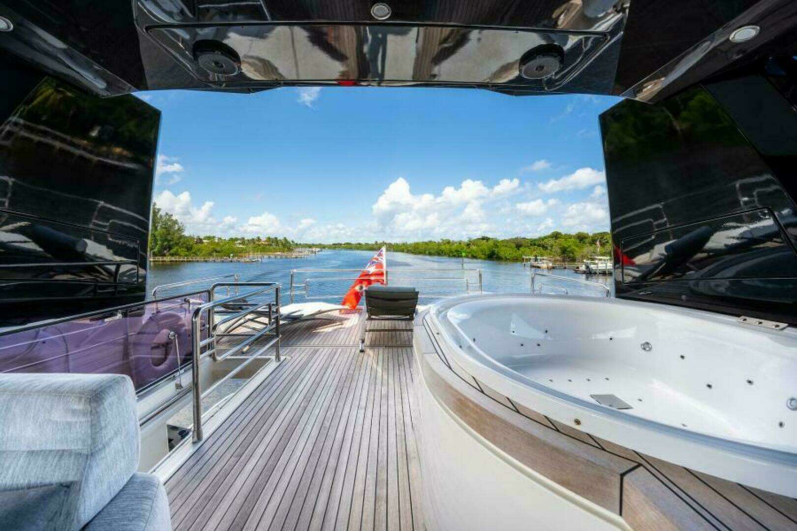 2015 Monte Carlo Yachts MCY86 - Image 37