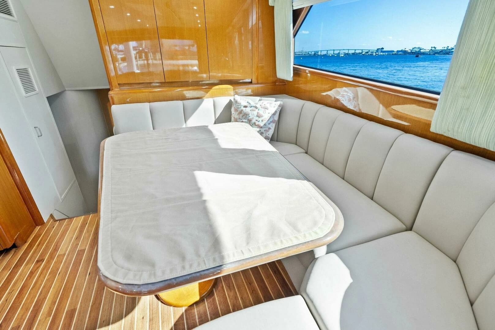 2002 Viking 65 Convertible - Image 27