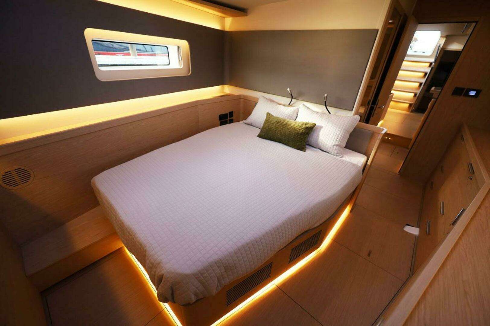 2023 Beneteau Oceanis 60 - Image 31