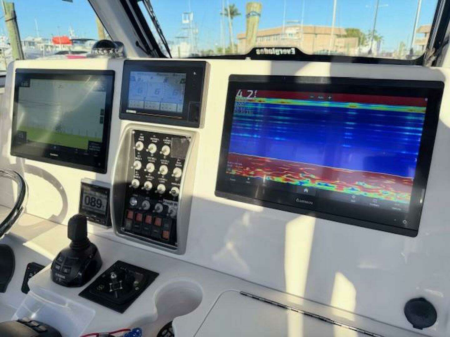 2014 Everglades 355 Center Console - Image 24