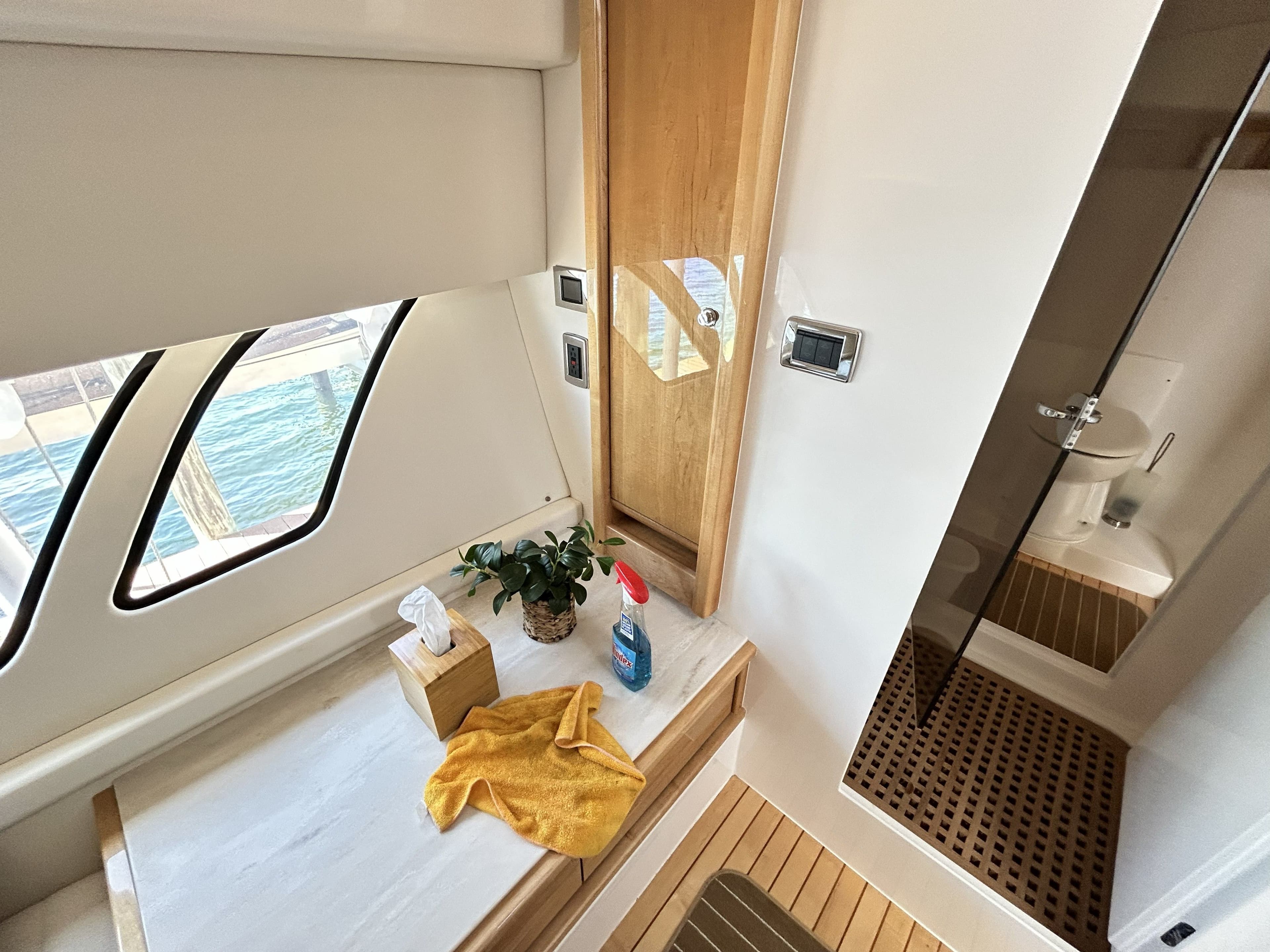 2018 Intrepid 475 Sport Yacht - 63