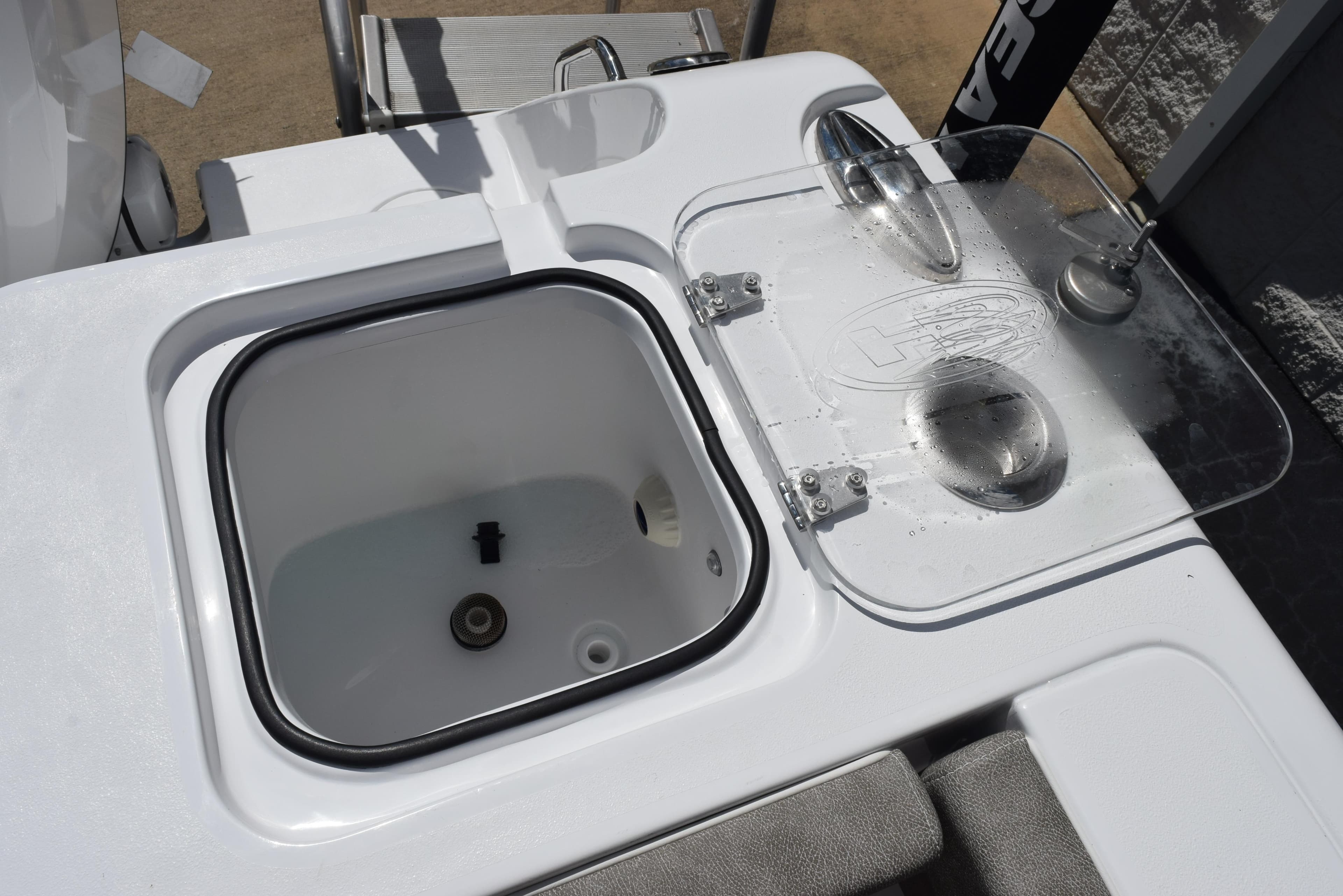 Livewell compartment on 2026 Sea Hunt Gamefish 28 Forward Seating boat.