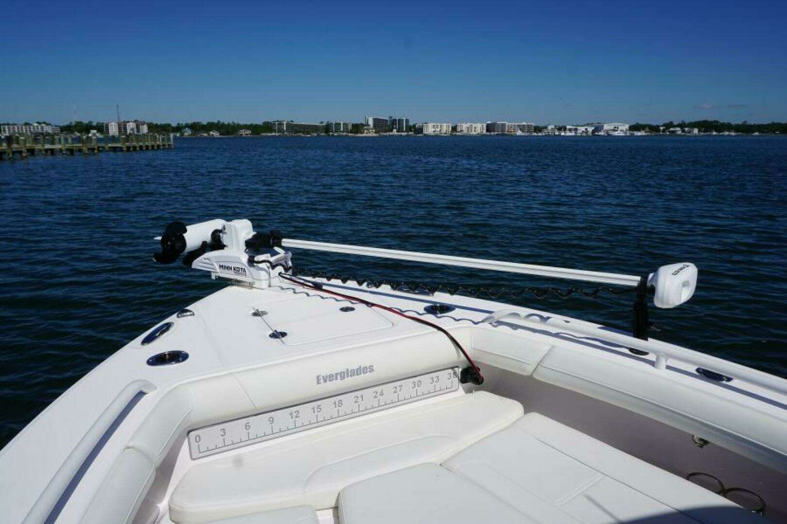 2022 Everglades 253 Center Console - Image 20