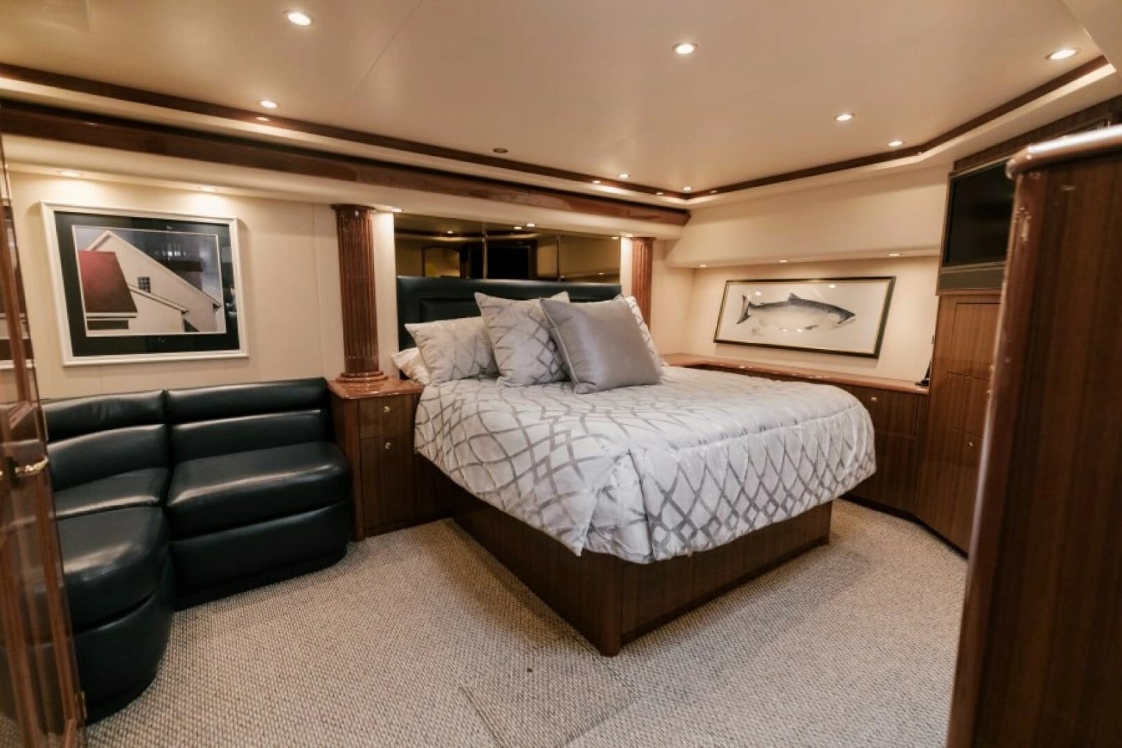 2006 Viking 74 Enclosed Bridge - Image 26