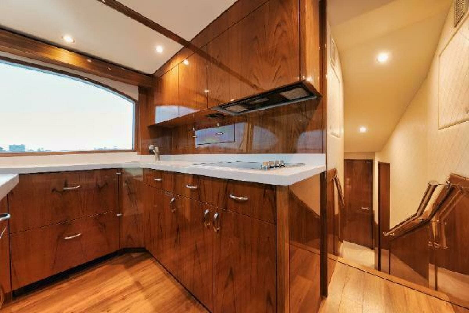 2018 Hatteras GT54 - Image 12