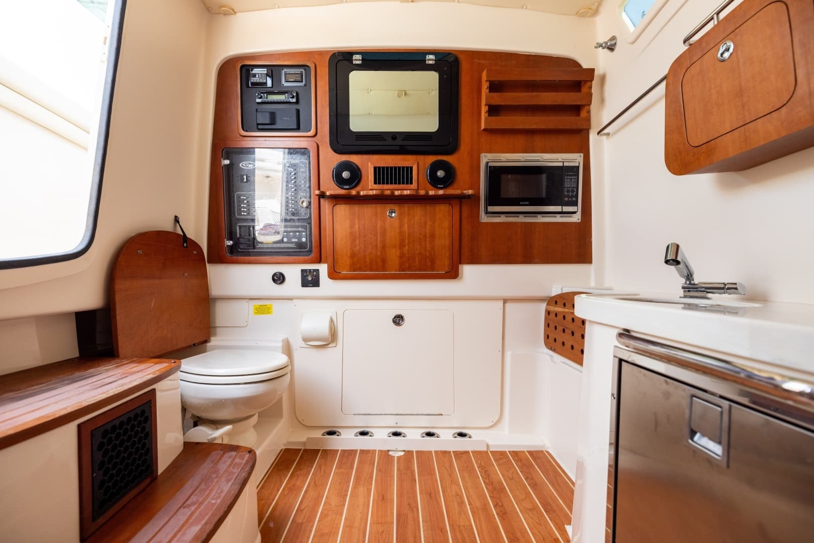 2021 Grady-White Canyon 376 - Image 37