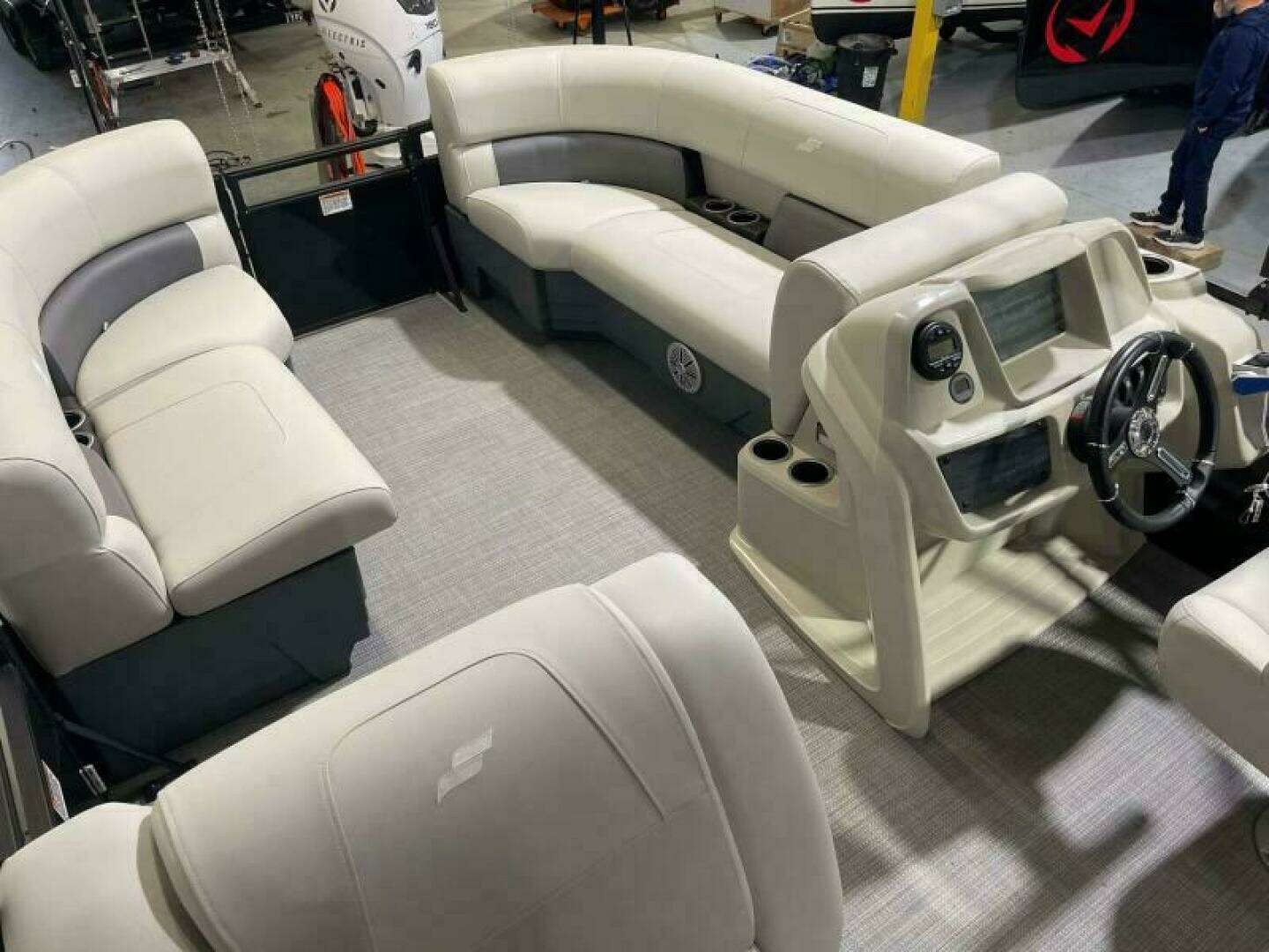 2024 Vision WX Tritoon - Image 4