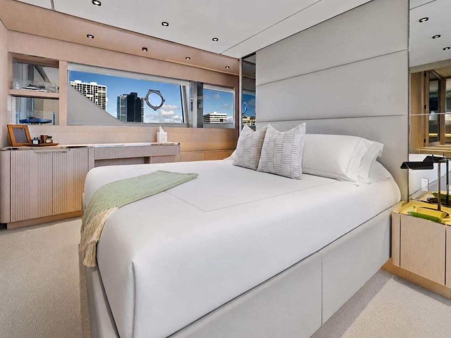 2022 Ferretti Yachts 780 - Image 42