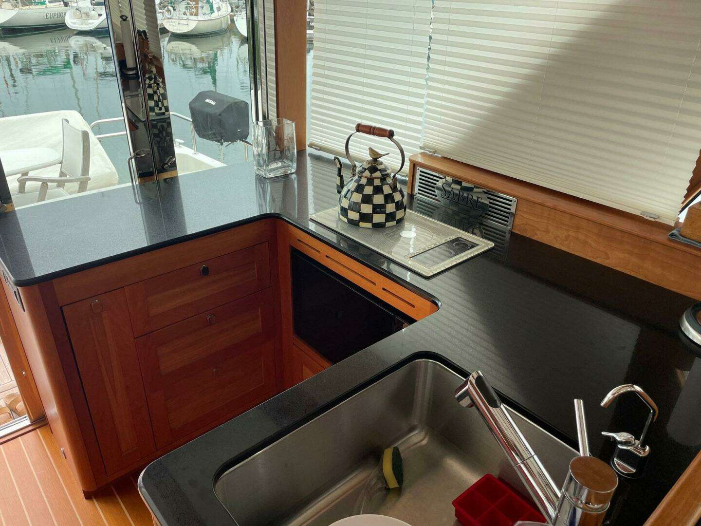 2021 Sabre 58 Salon Express - Image 7