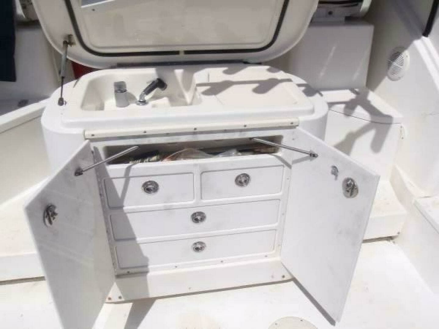 2001 Rampage 30 Express - Image 16