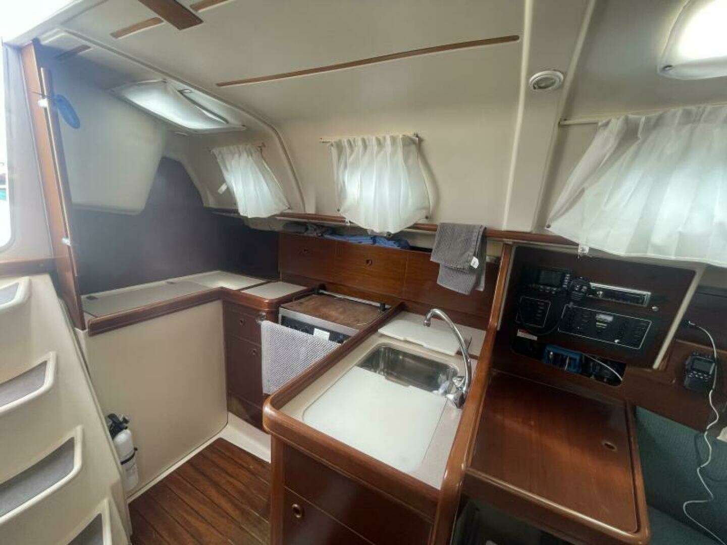 1999 Beneteau Oceanis 321 - Image 9
