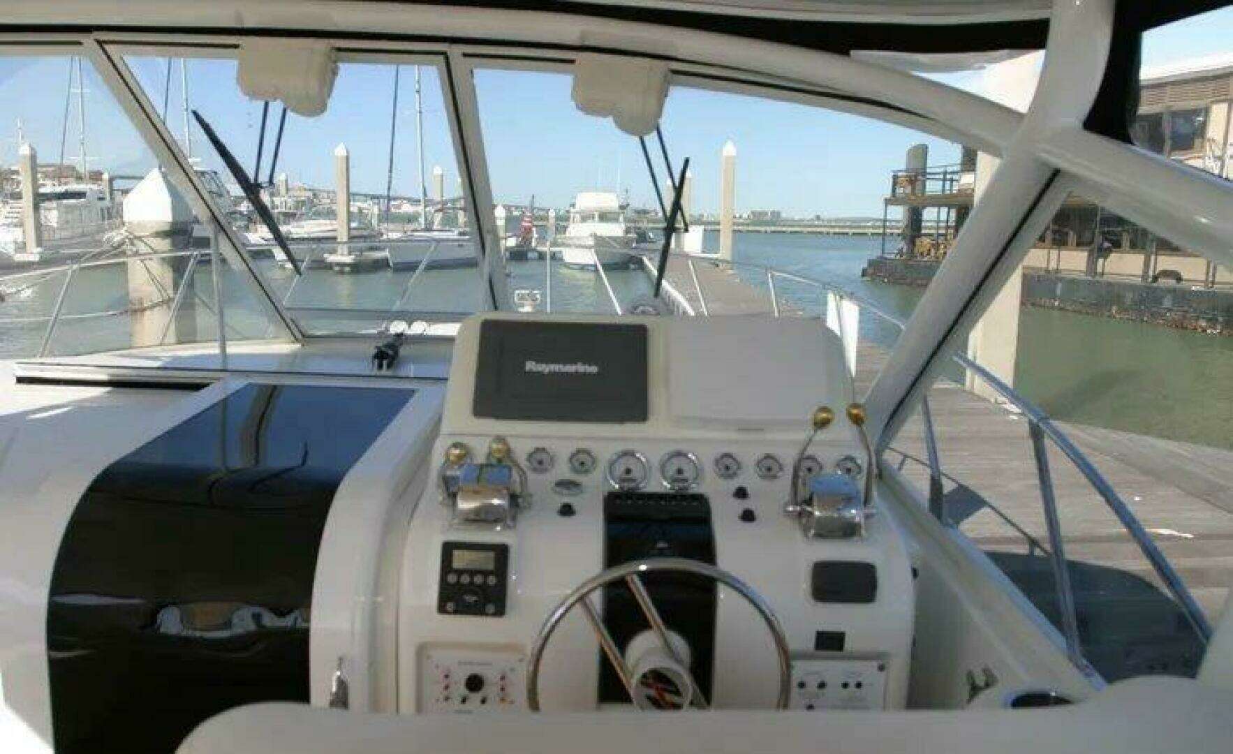 1996 Hatteras 39 Sport Express - Image 9