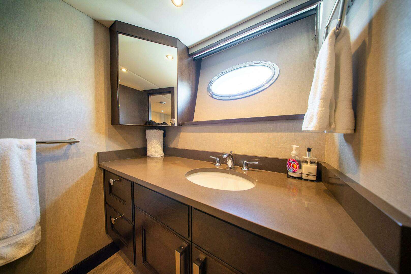 1992 Crescent Custom Yachts Custom - Image 25