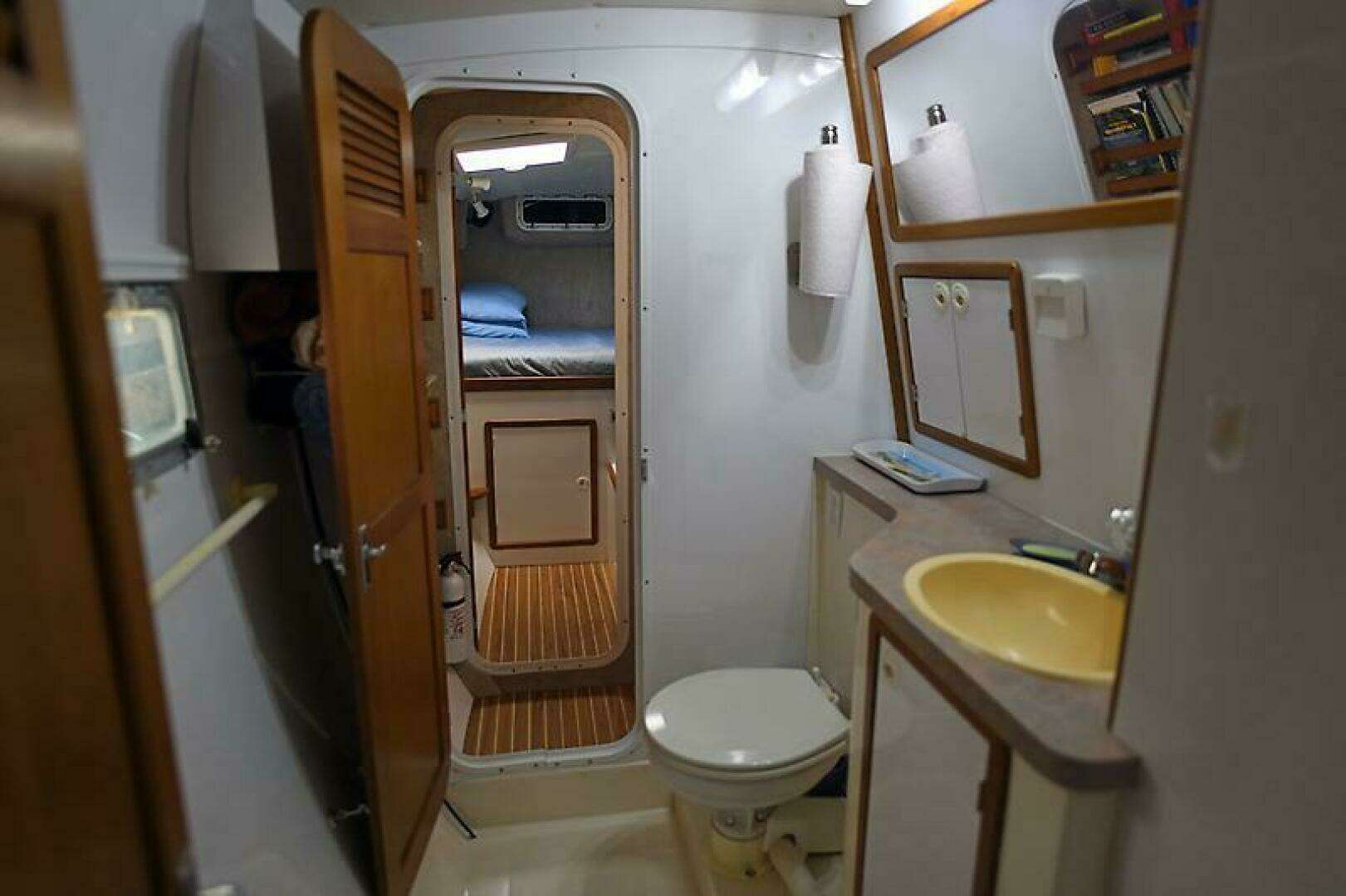1999 Manta 42 - Image 31