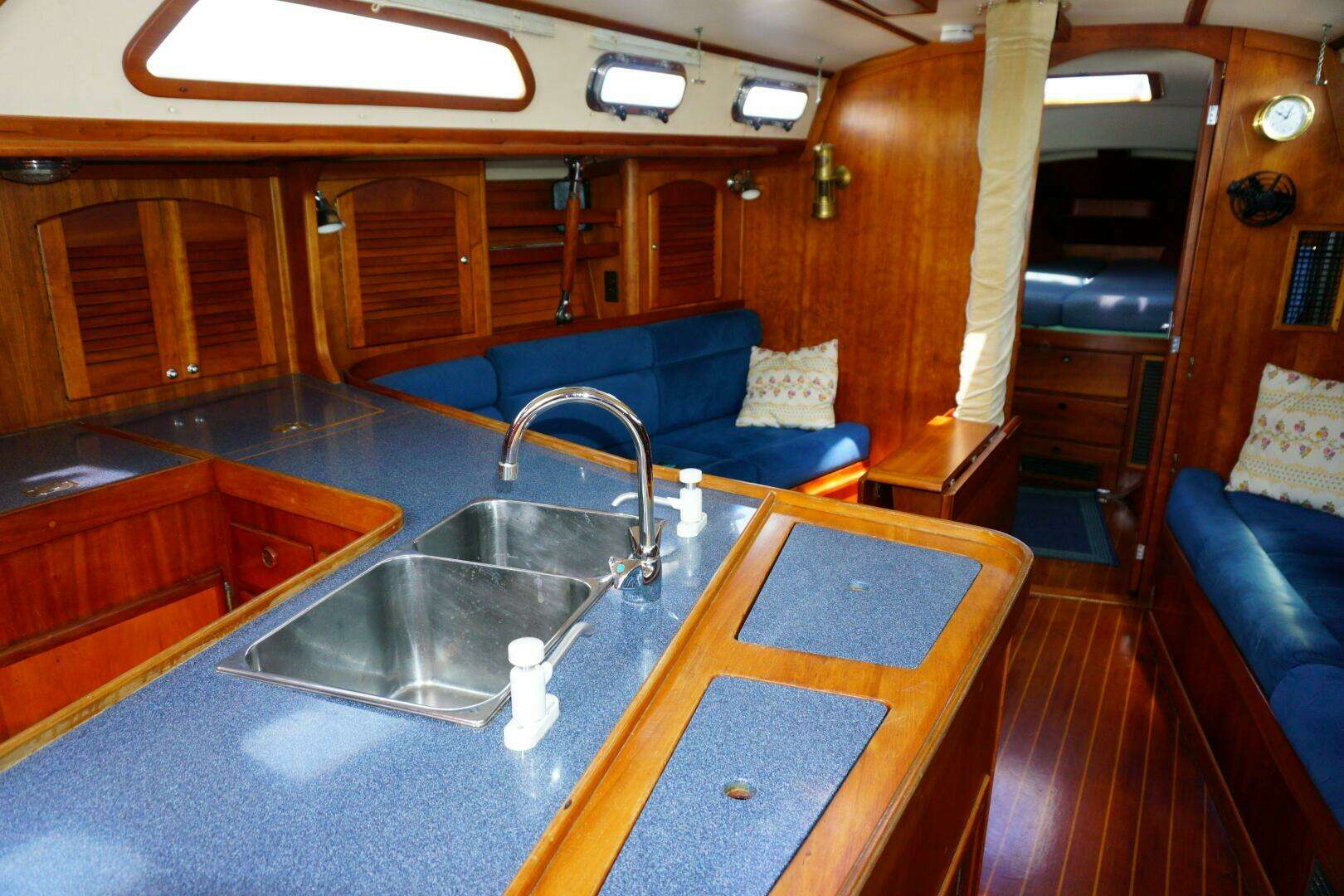 1998 Sabre 402 - Image 10