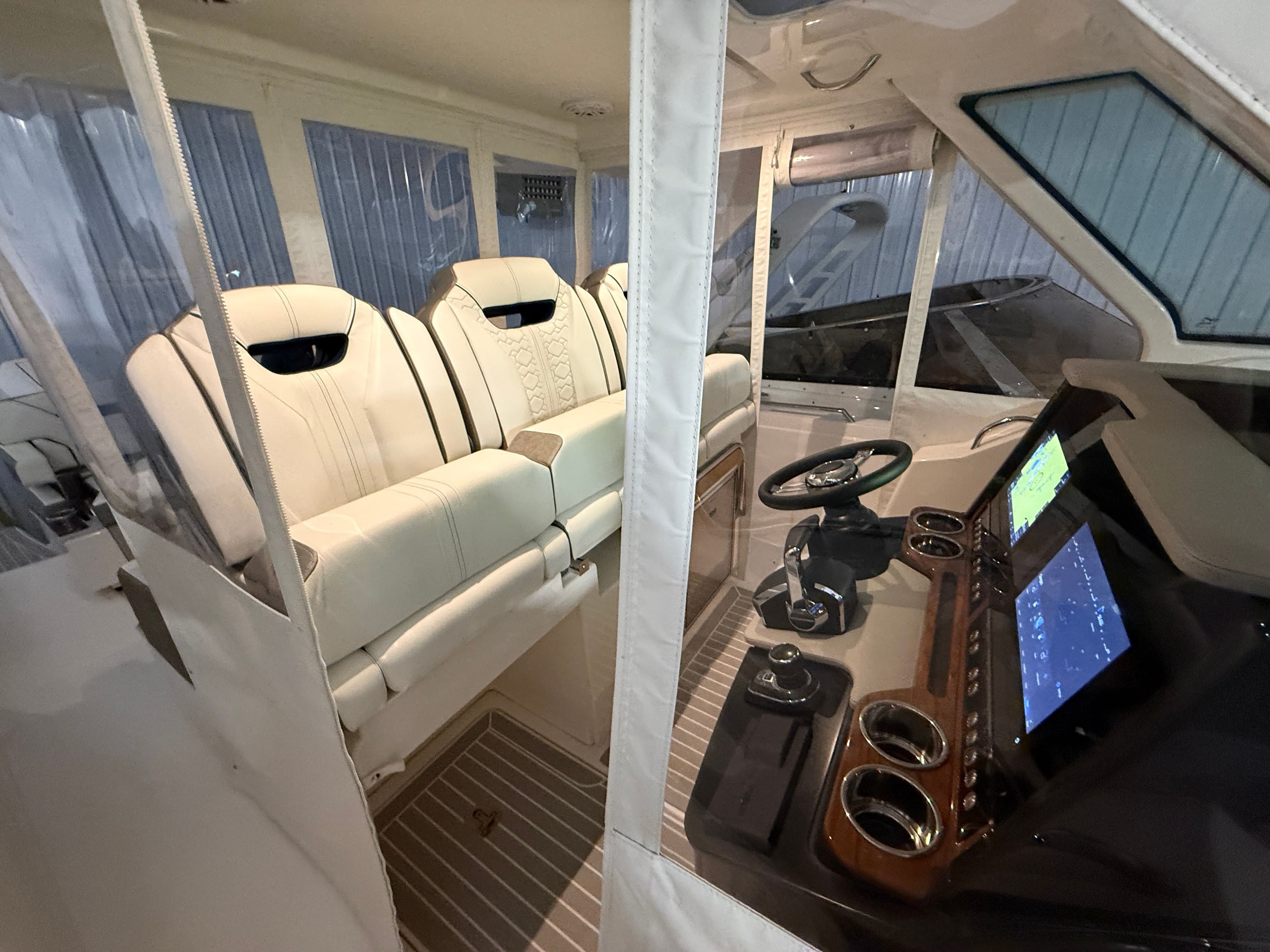 2024 Tiara Yachts 34 LS - 12