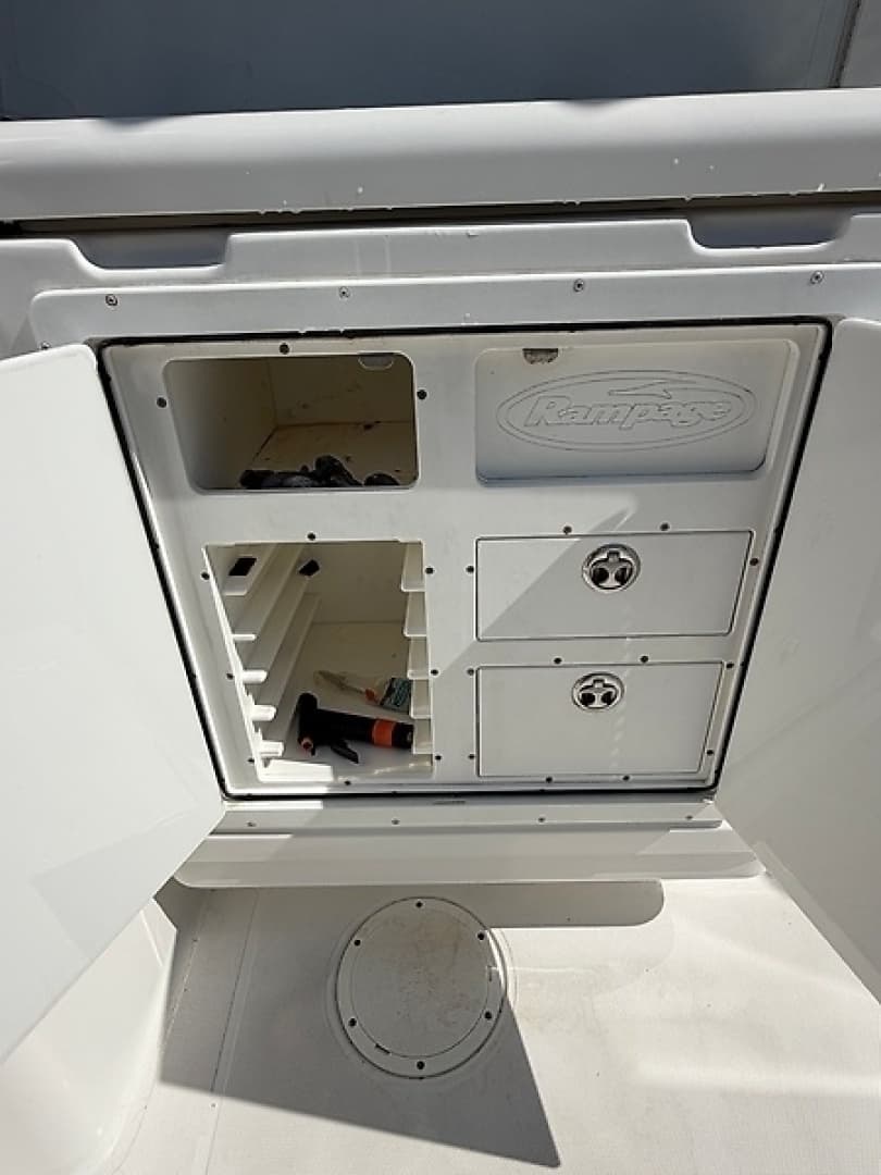 2005 Rampage 33 Express - Image 14