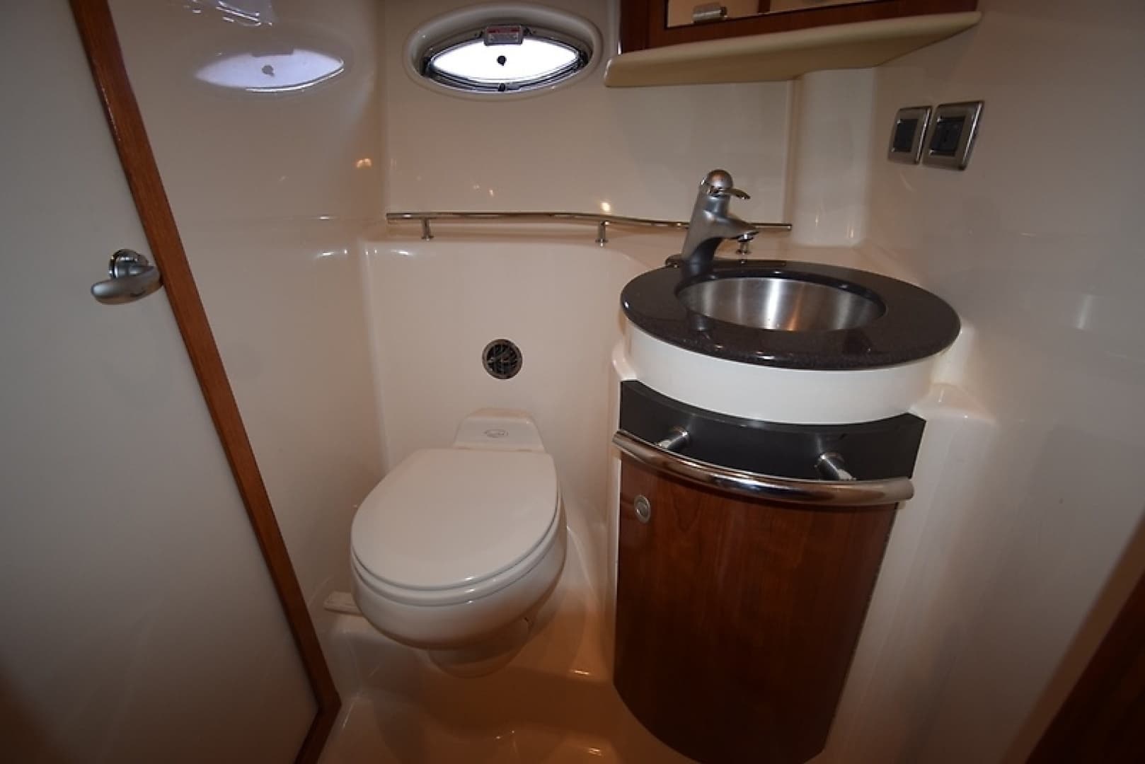 2004 Sea Ray 390 Sundancer - Image 35