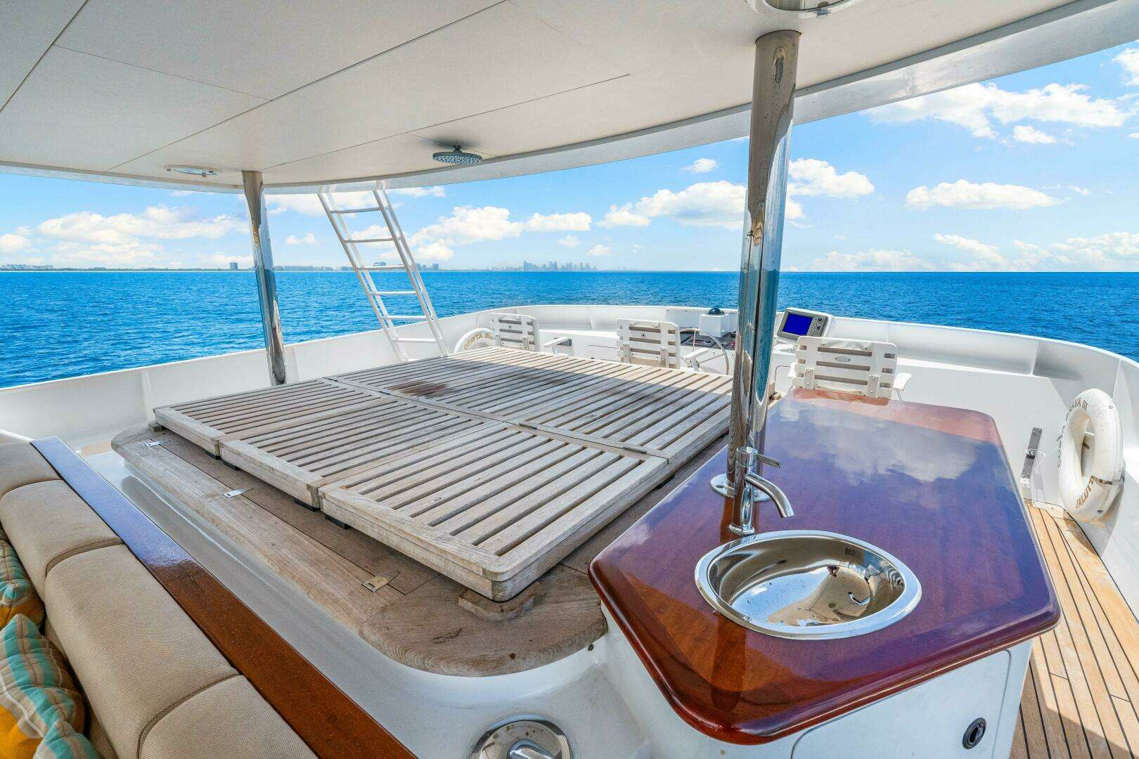 1996 Palmer Johnson TRI-DECK FB - Image 110