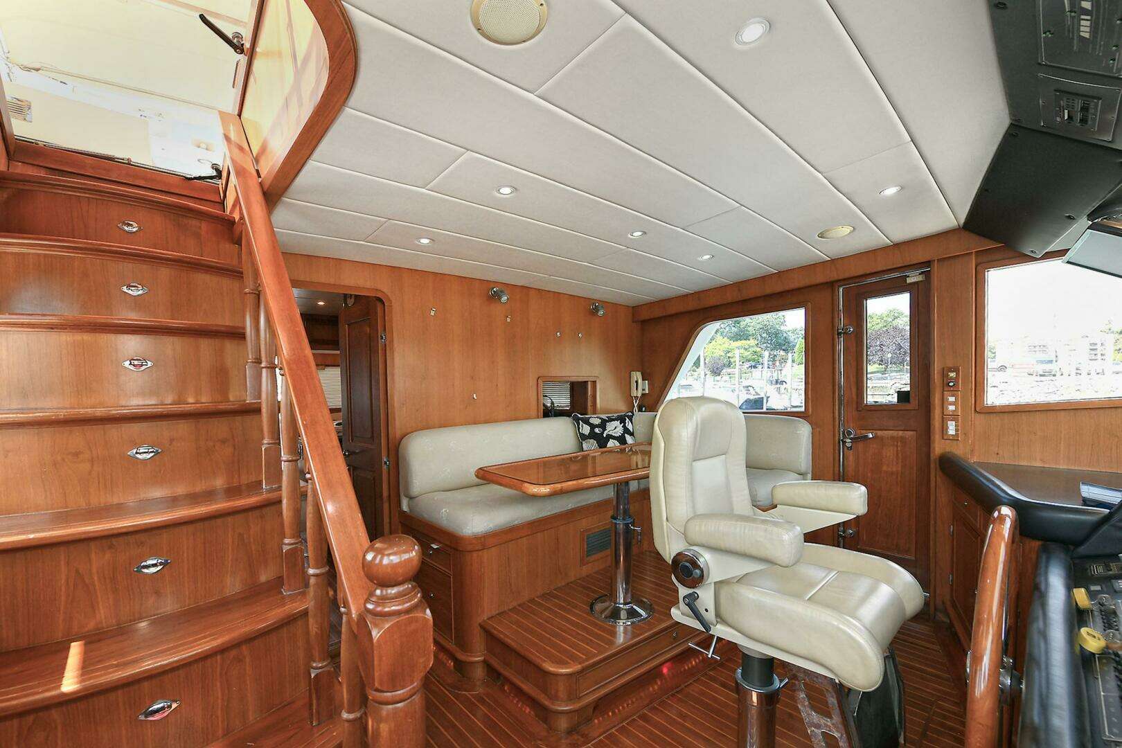 2002 Grand Alaskan Flushdeck - Image 33