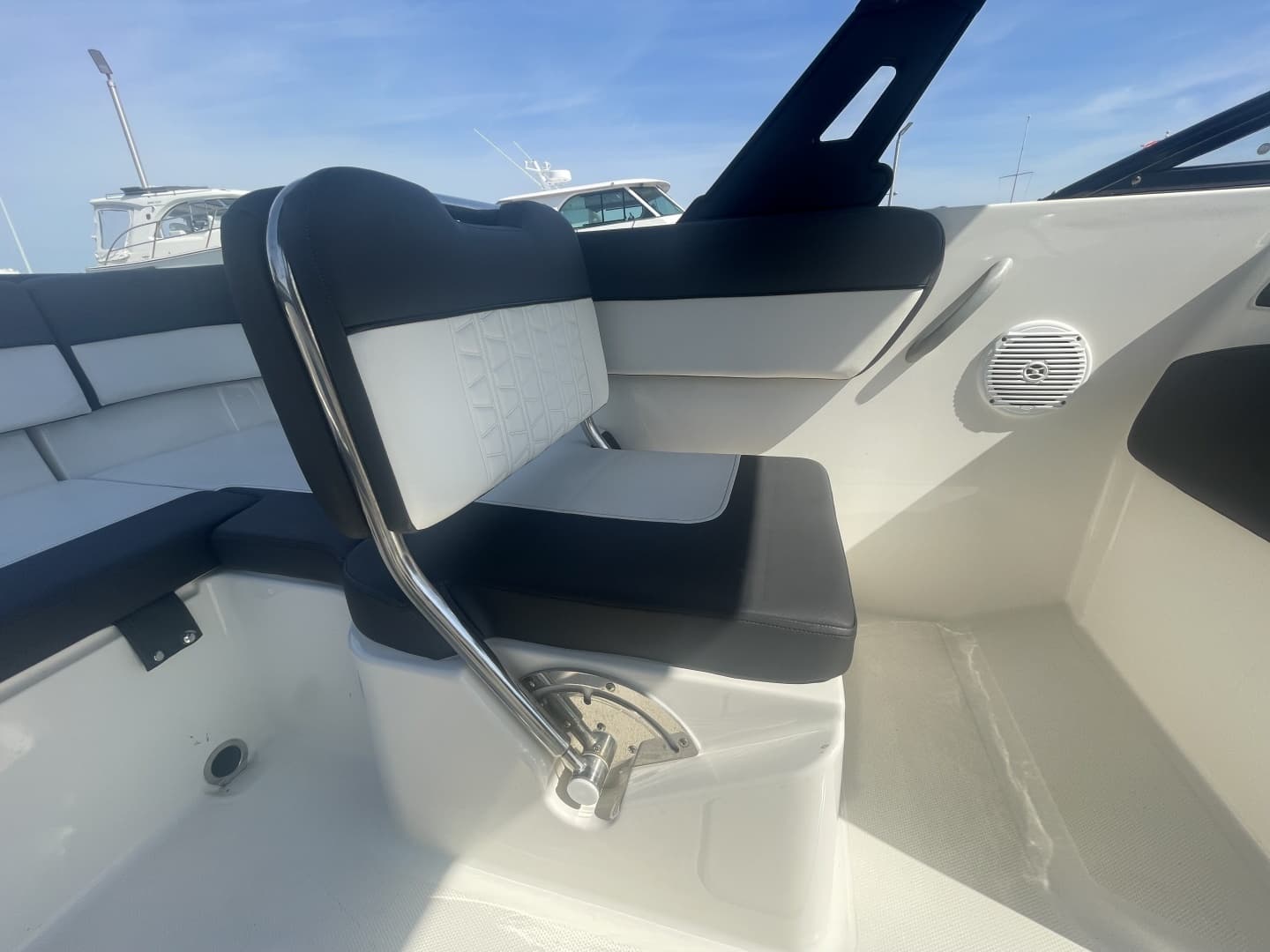 2019 Bayliner VR6 Bowrider I/O - Image 13