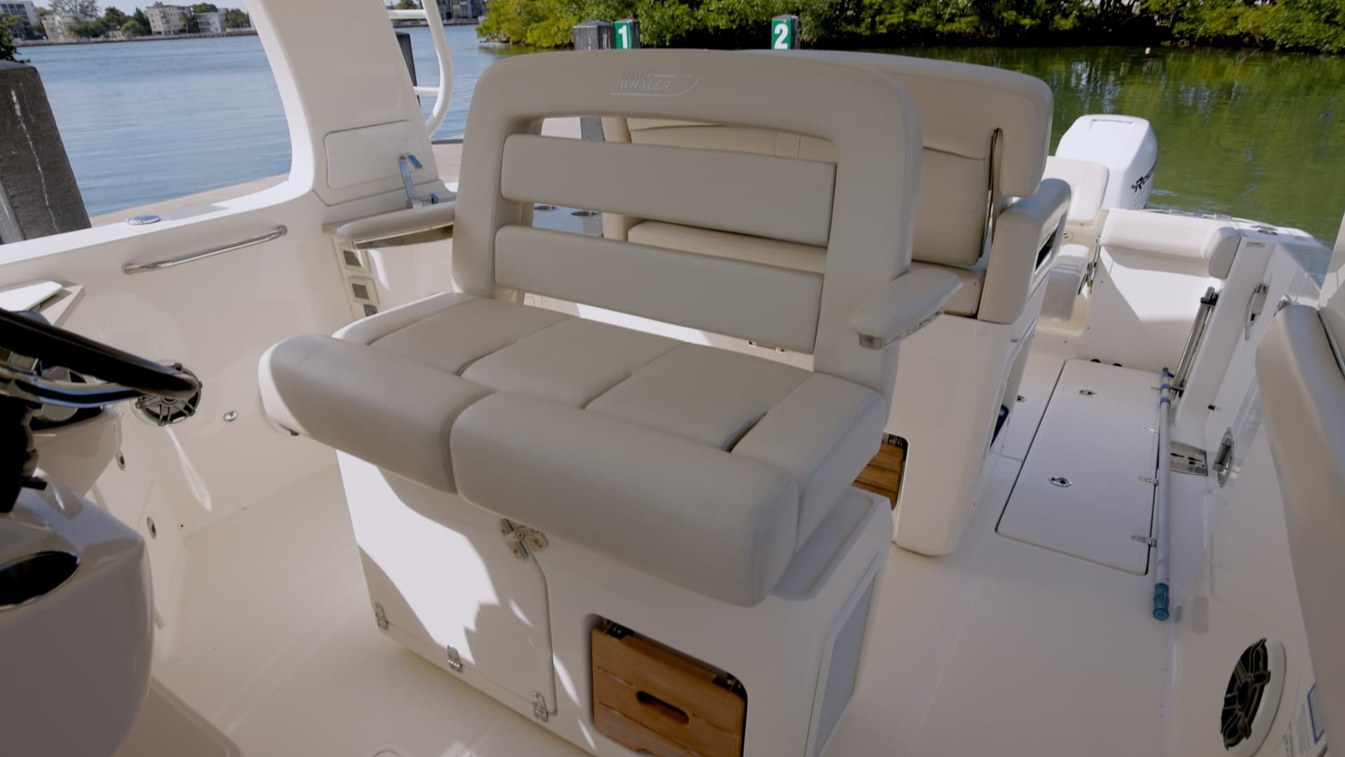 2019 Boston Whaler 350 Realm - Image 9