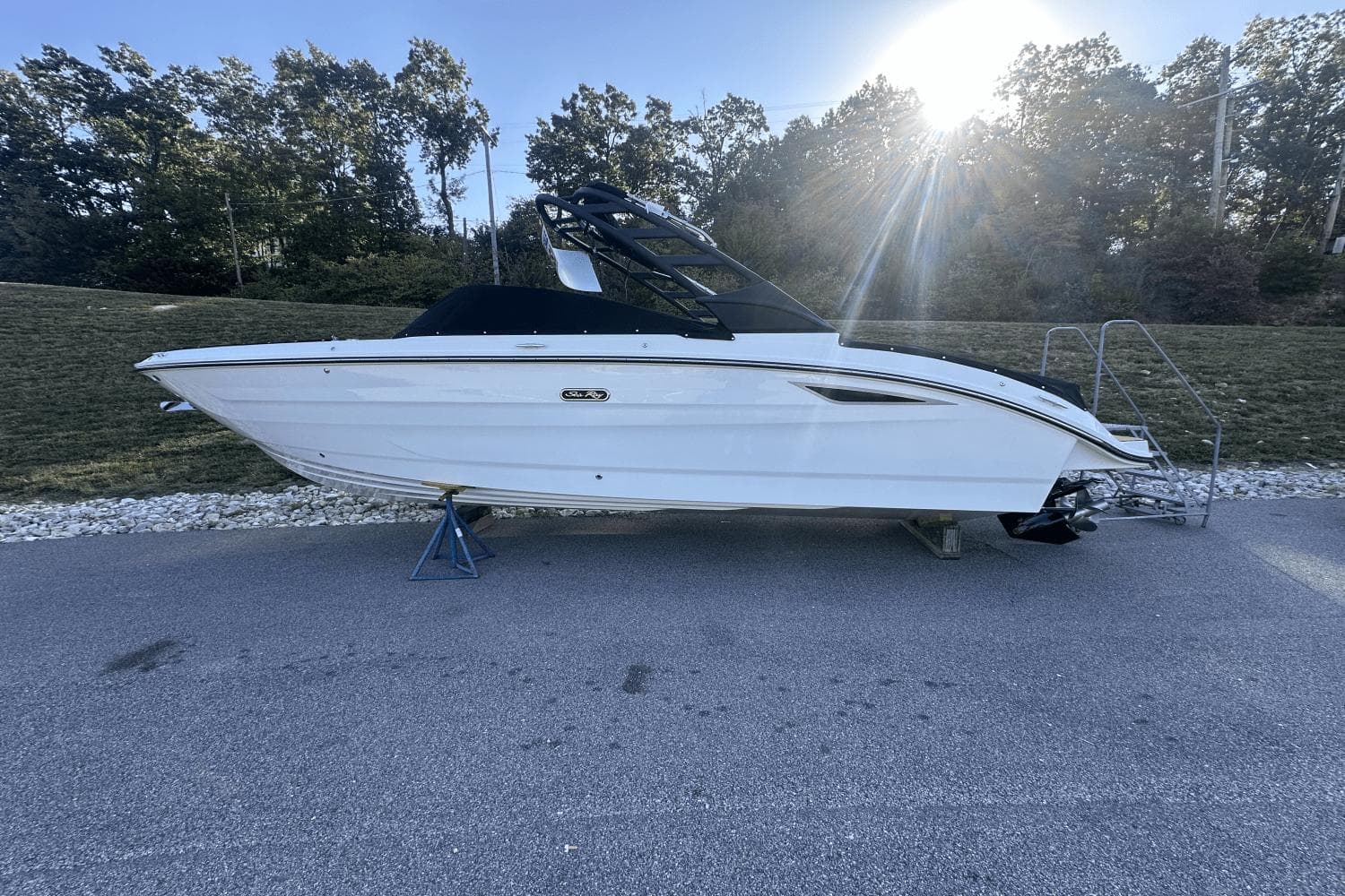 2025 Sea Ray SDX 270