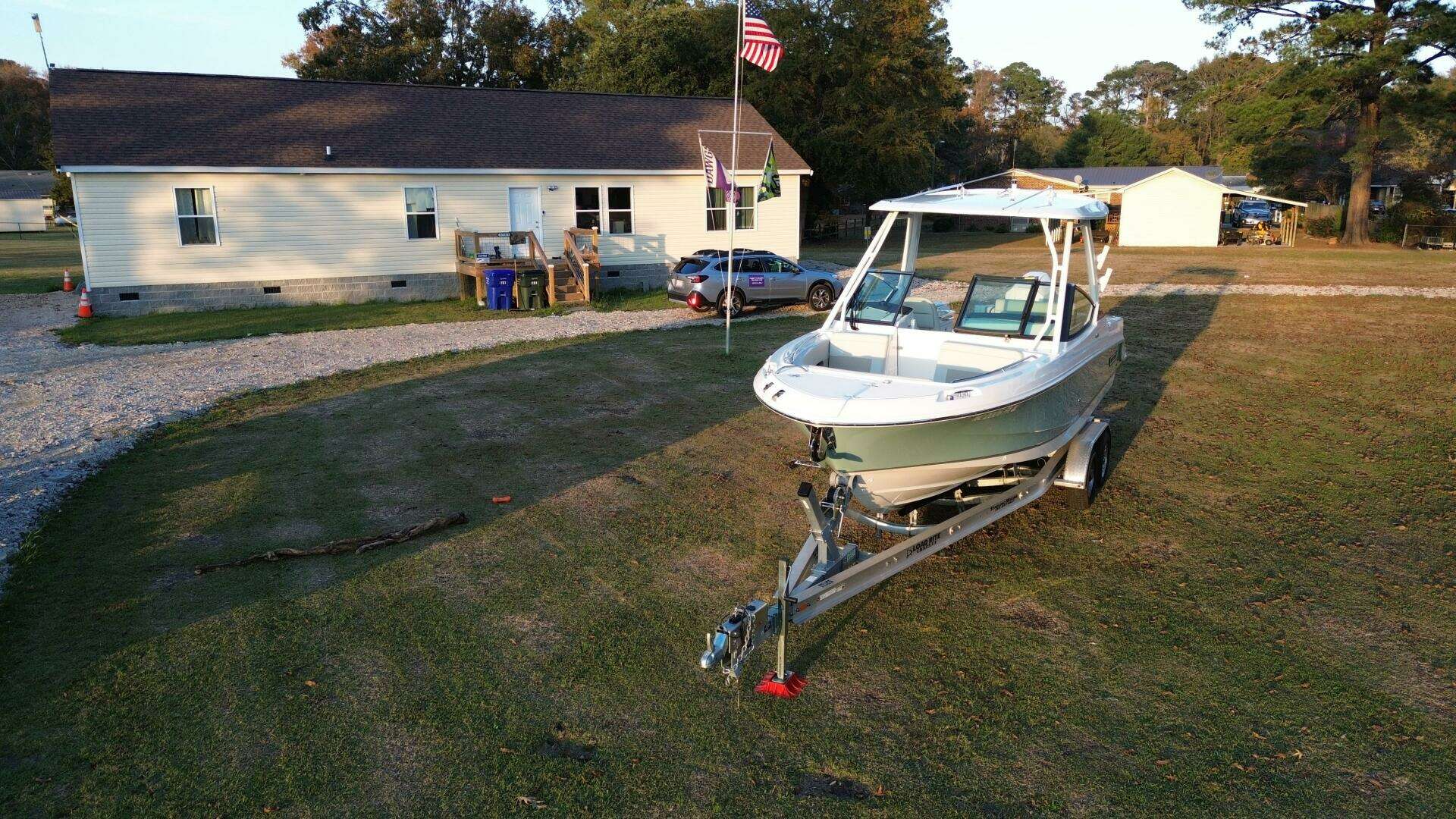 2023 Boston Whaler 240 Vantage - Image 9